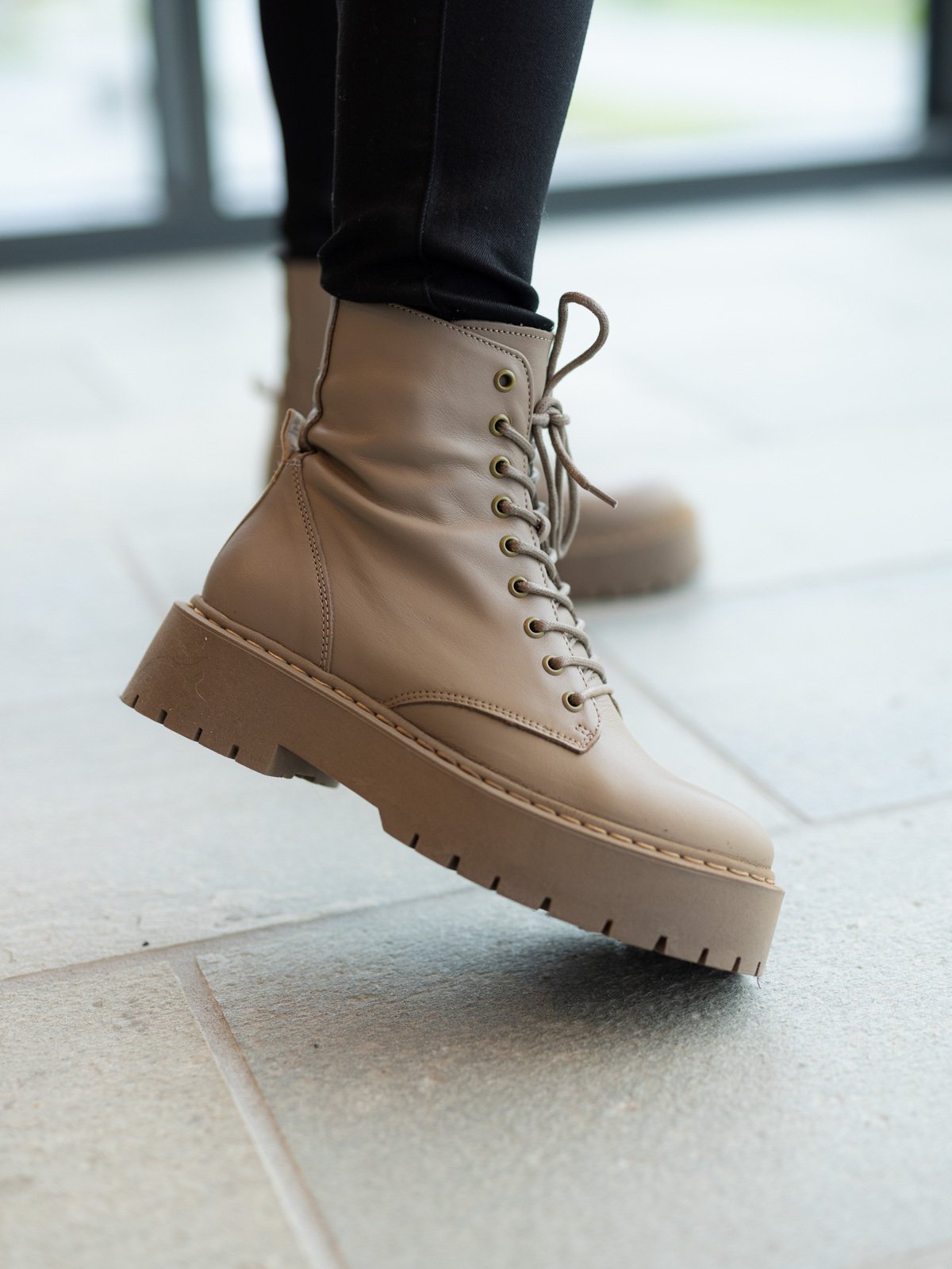 Steve Madden Skylar Greige Leather