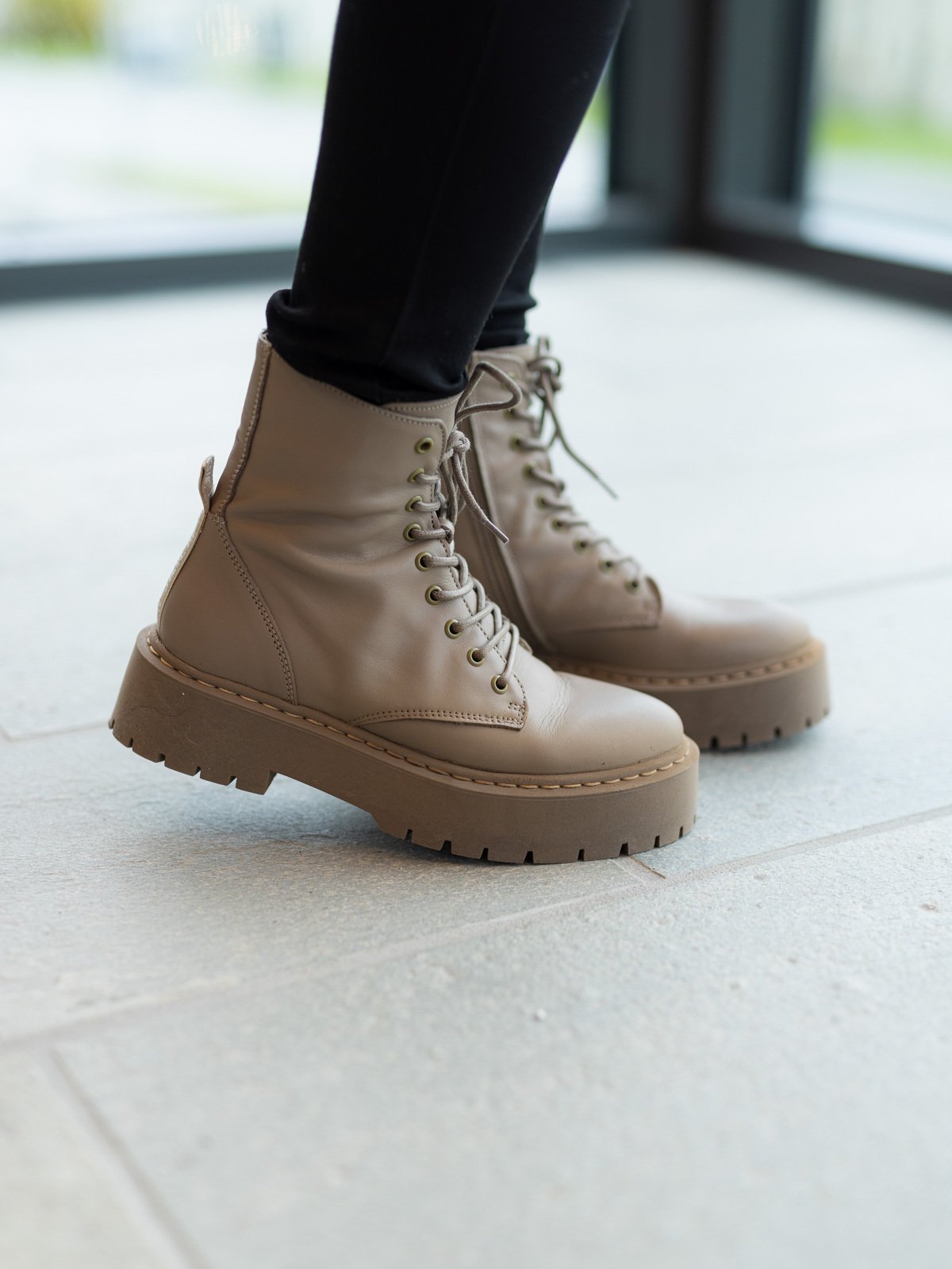 Steve Madden Skylar Greige Leather