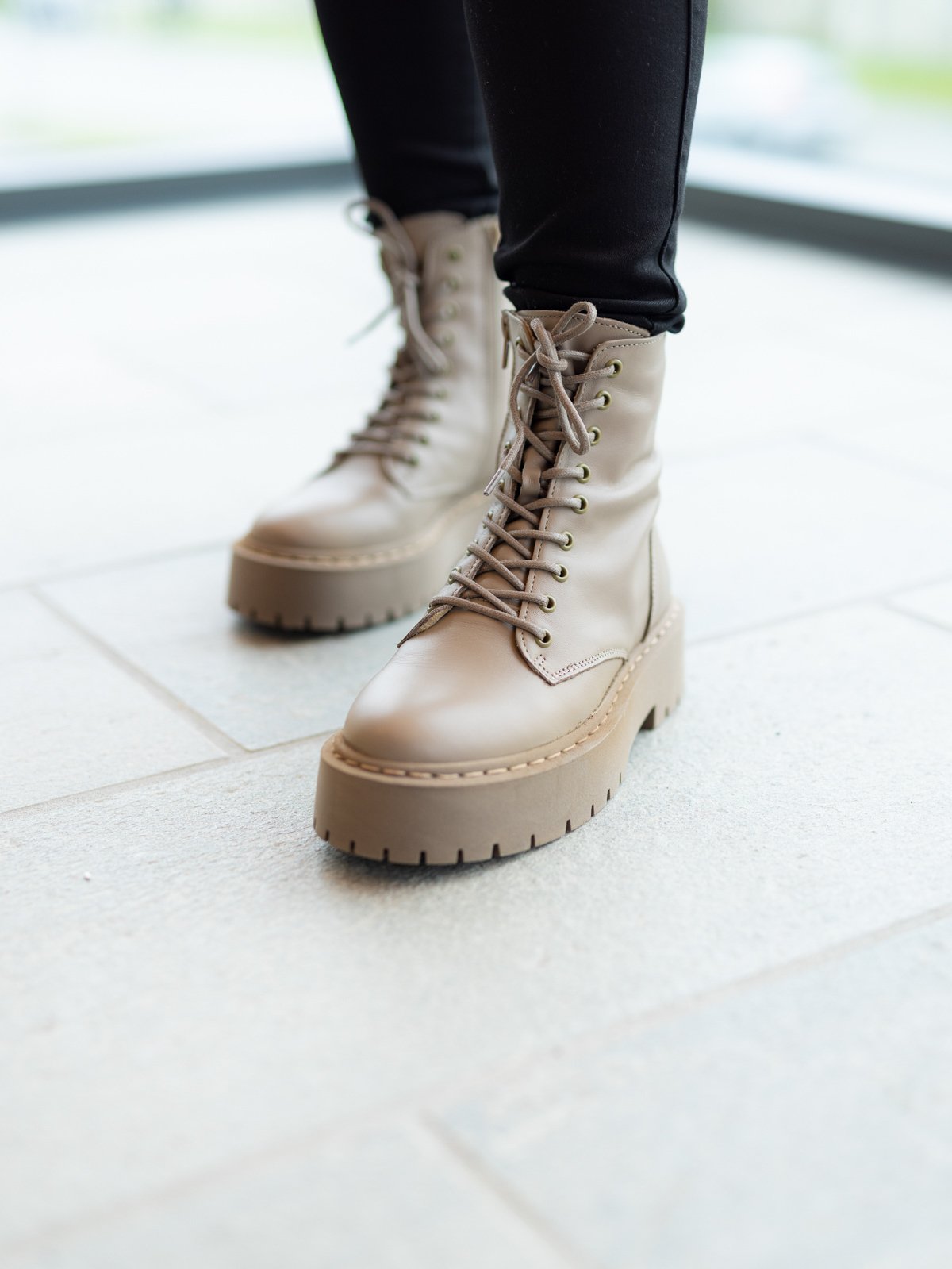 Steve Madden Skylar Greige Leather