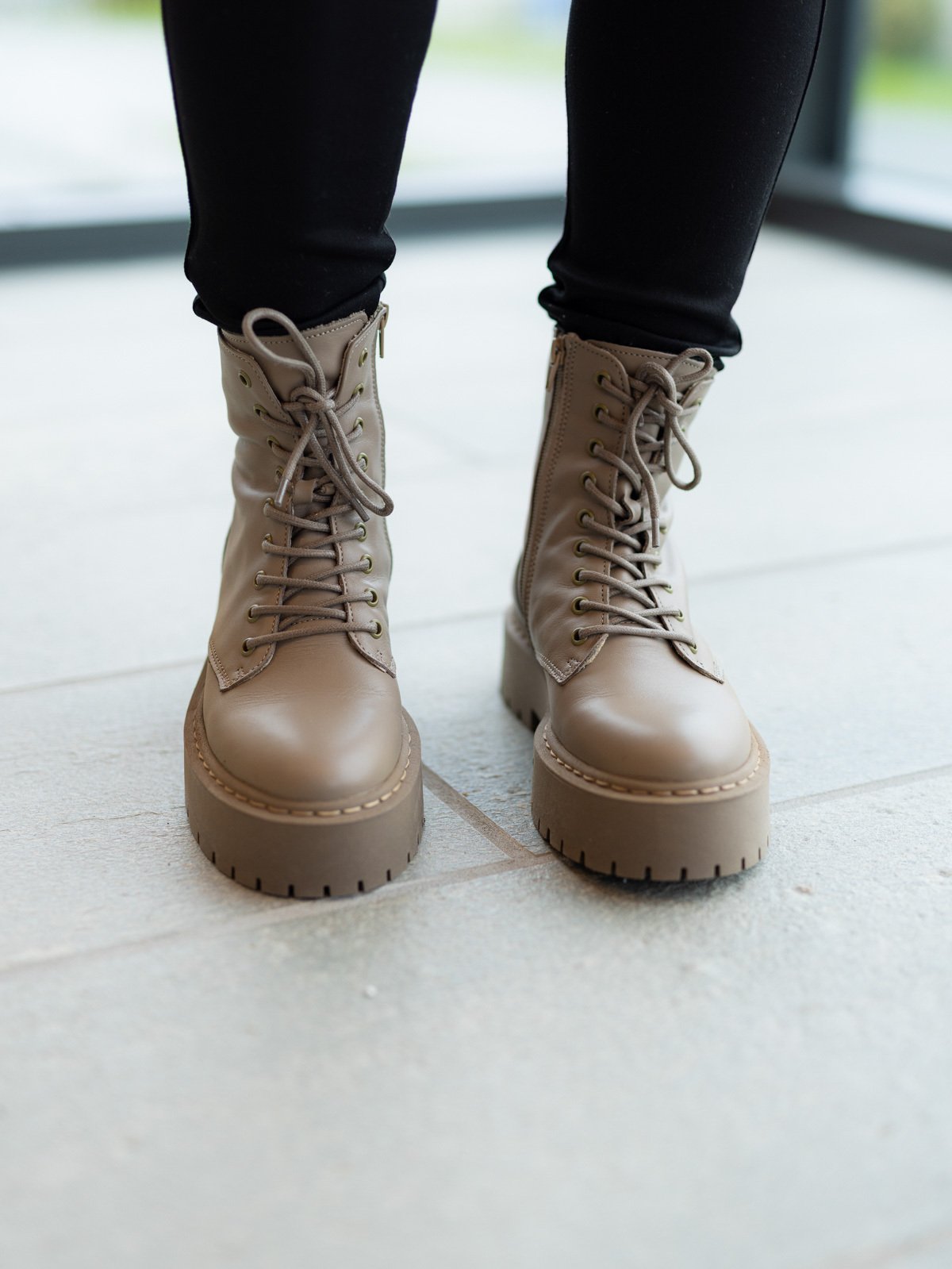 Steve Madden Skylar Greige Leather