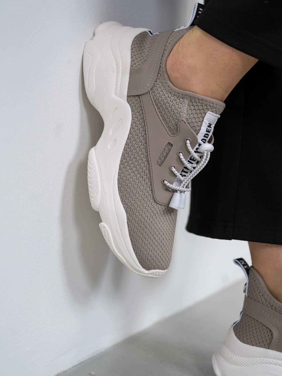 Steve Madden Match-E Sneaker Taupe