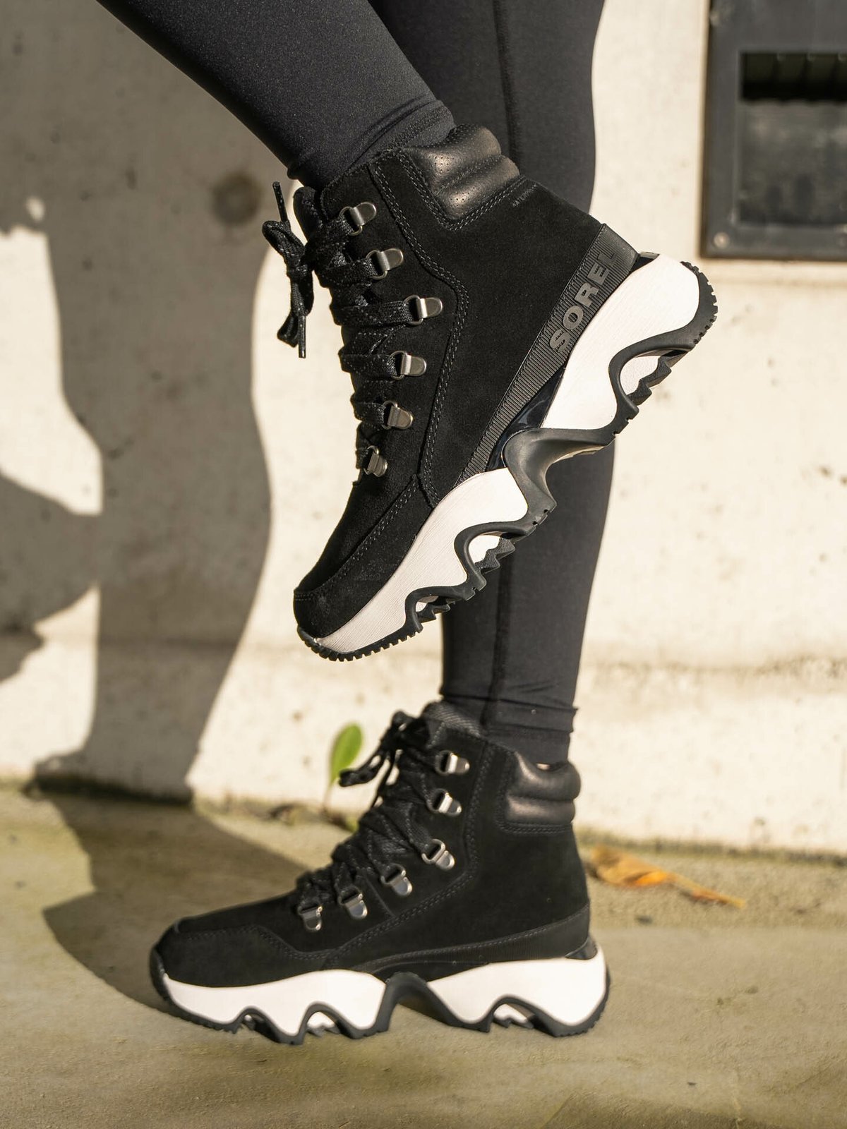 Sorel Kinetic Impact Conquest Sneaker Boot Black / Sea Salt