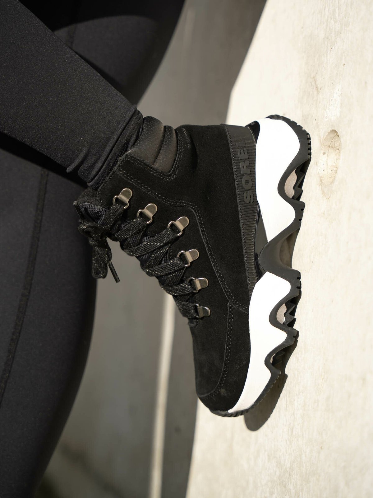 Sorel Kinetic Impact Conquest Sneaker Boot Black / Sea Salt