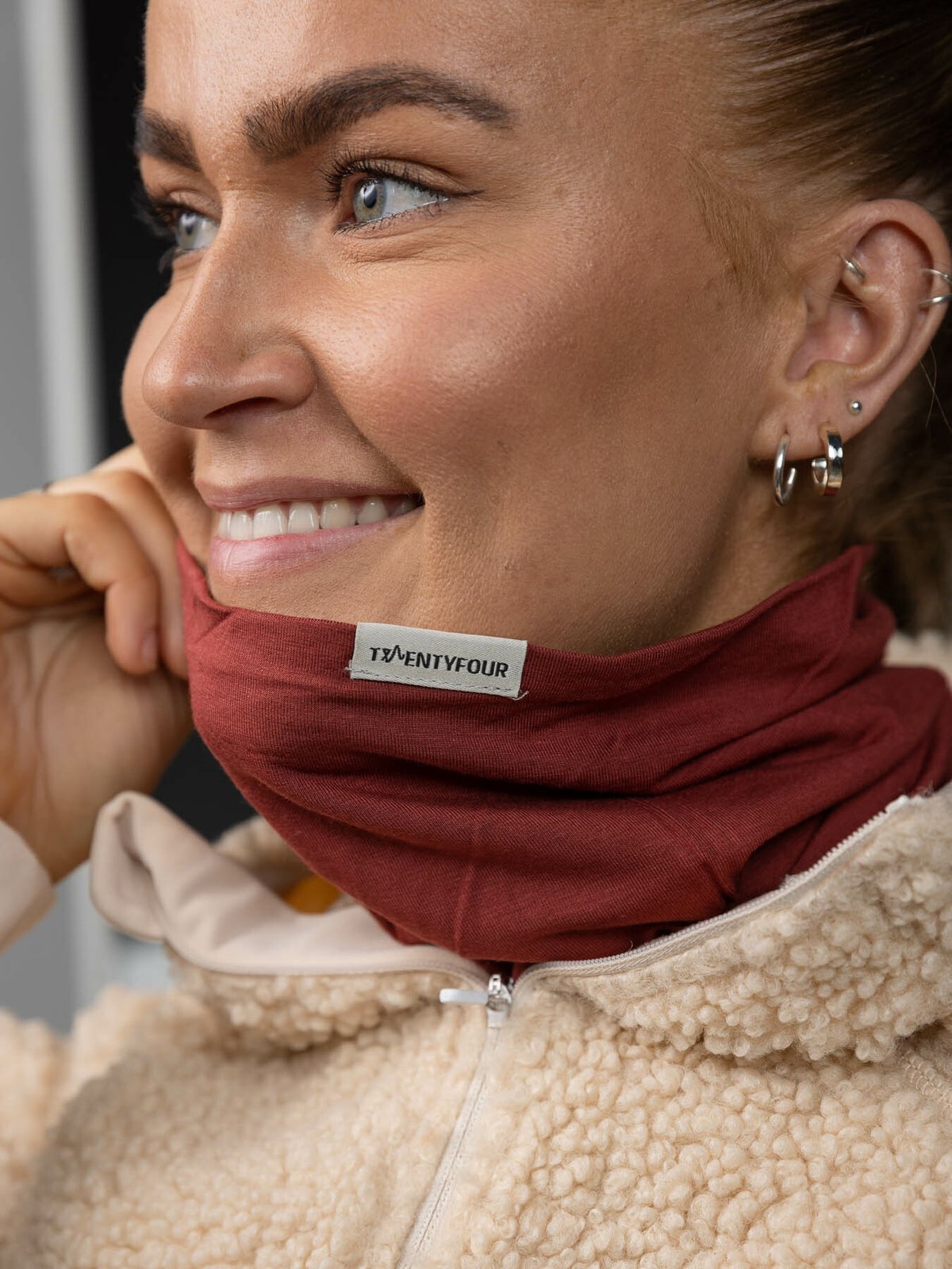 Twentyfour Finse Hals Vinrød