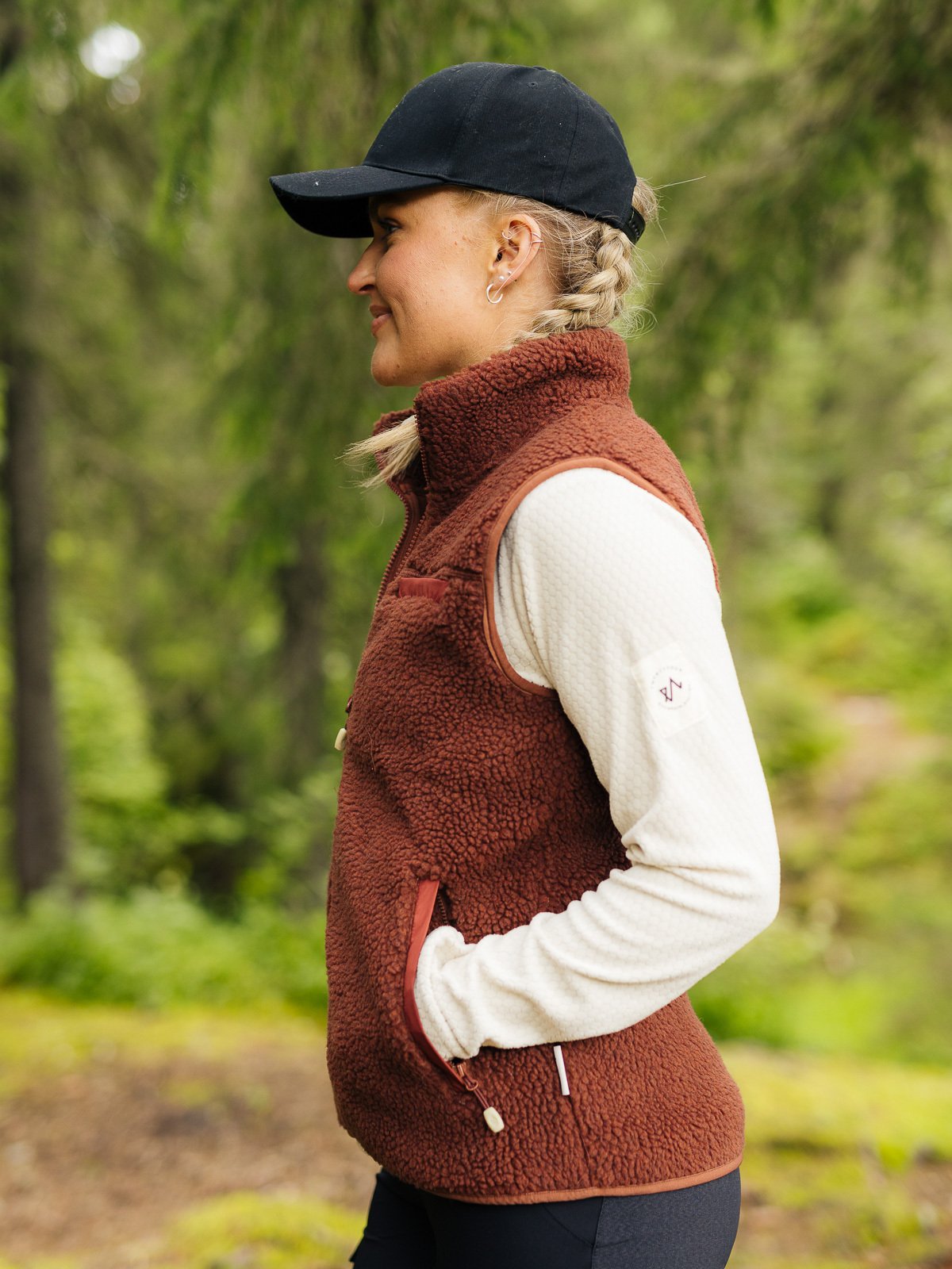 Twentyfour x GI Pile Vest Rustrød/Rødbrun - Get Inspired Exclusive Collection