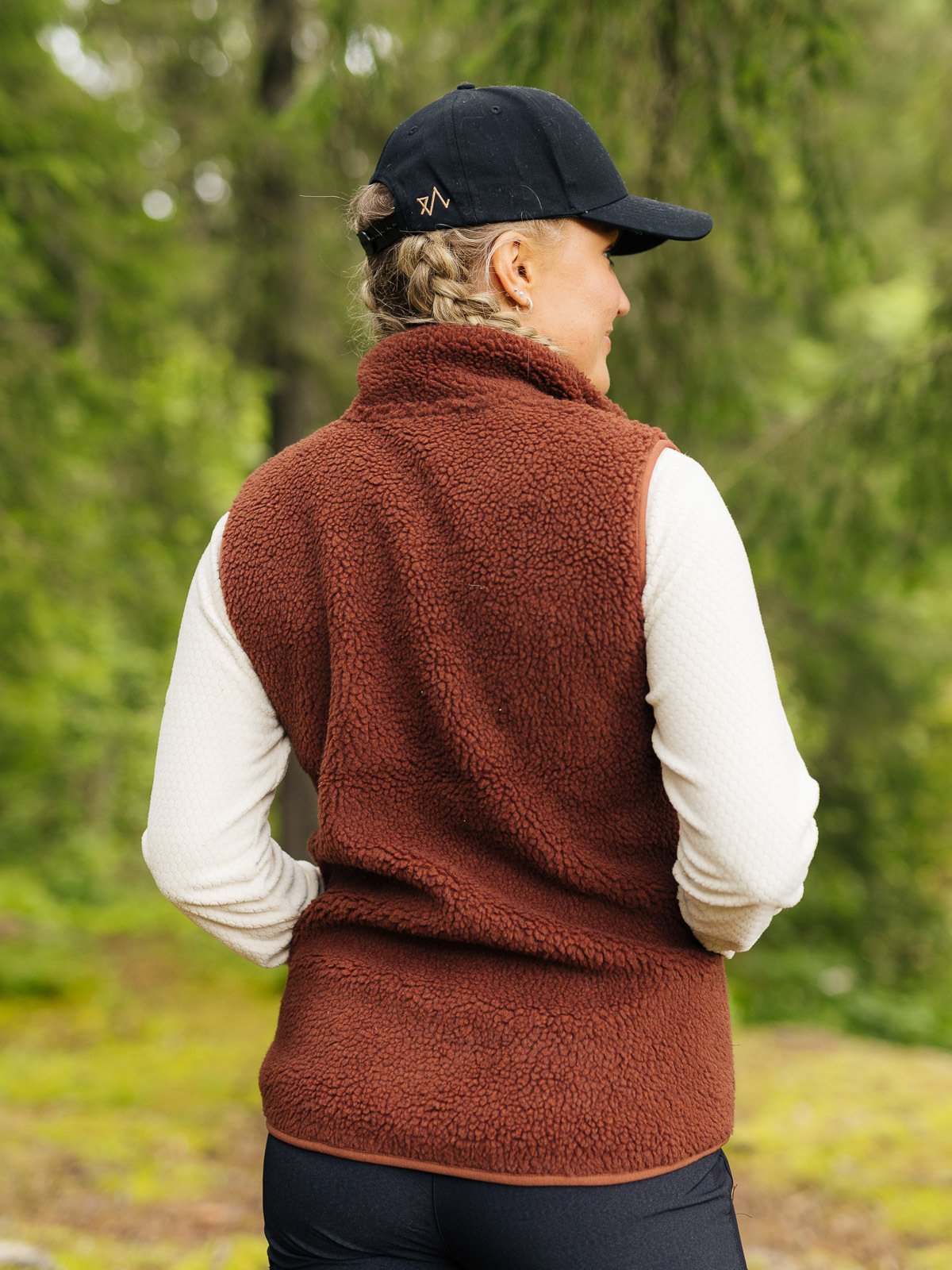 Twentyfour x GI Pile Vest Rustrød/Rødbrun - Get Inspired Exclusive Collection