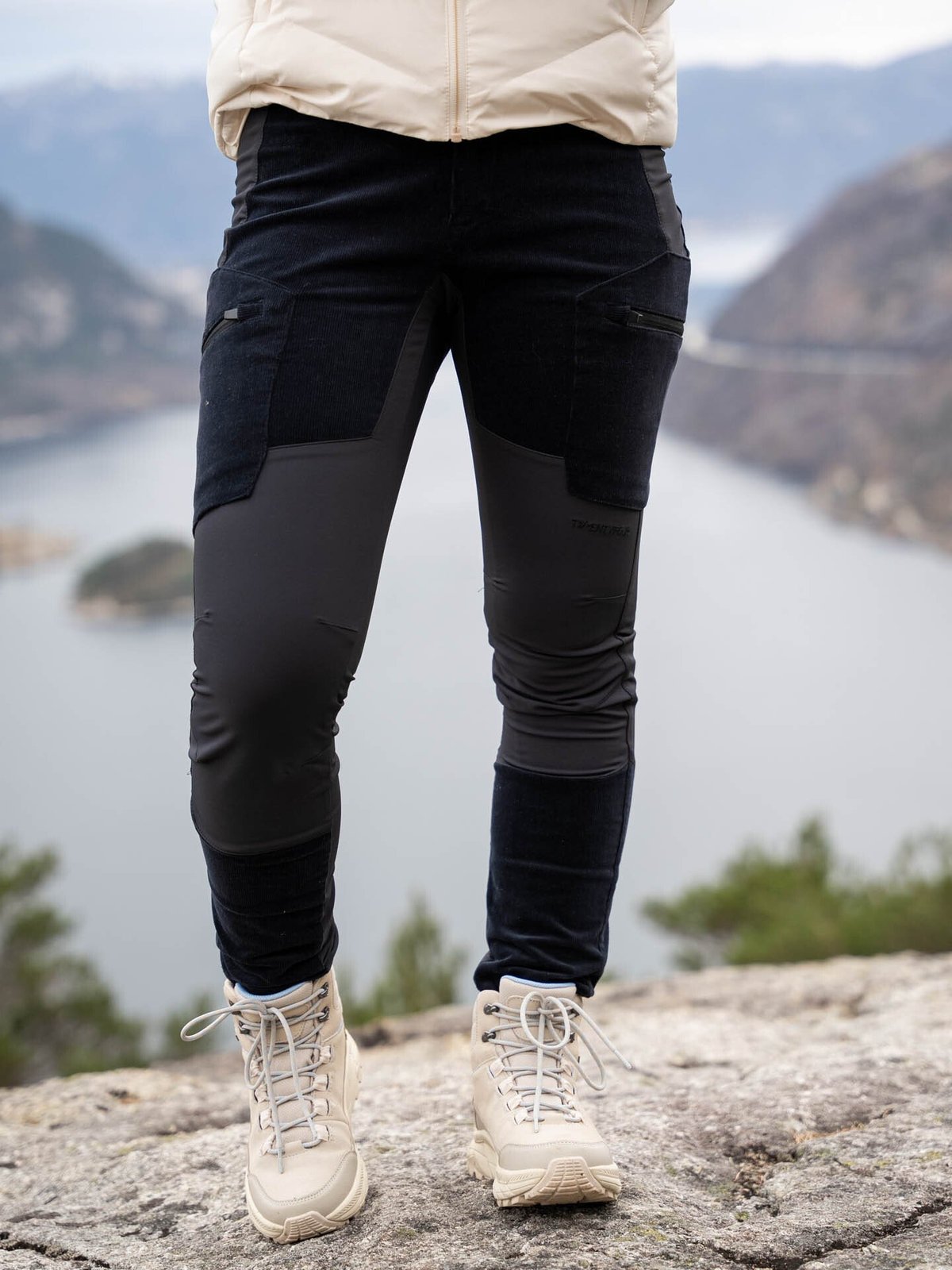 Twentyfour Finse Shape Cordbukse Sort