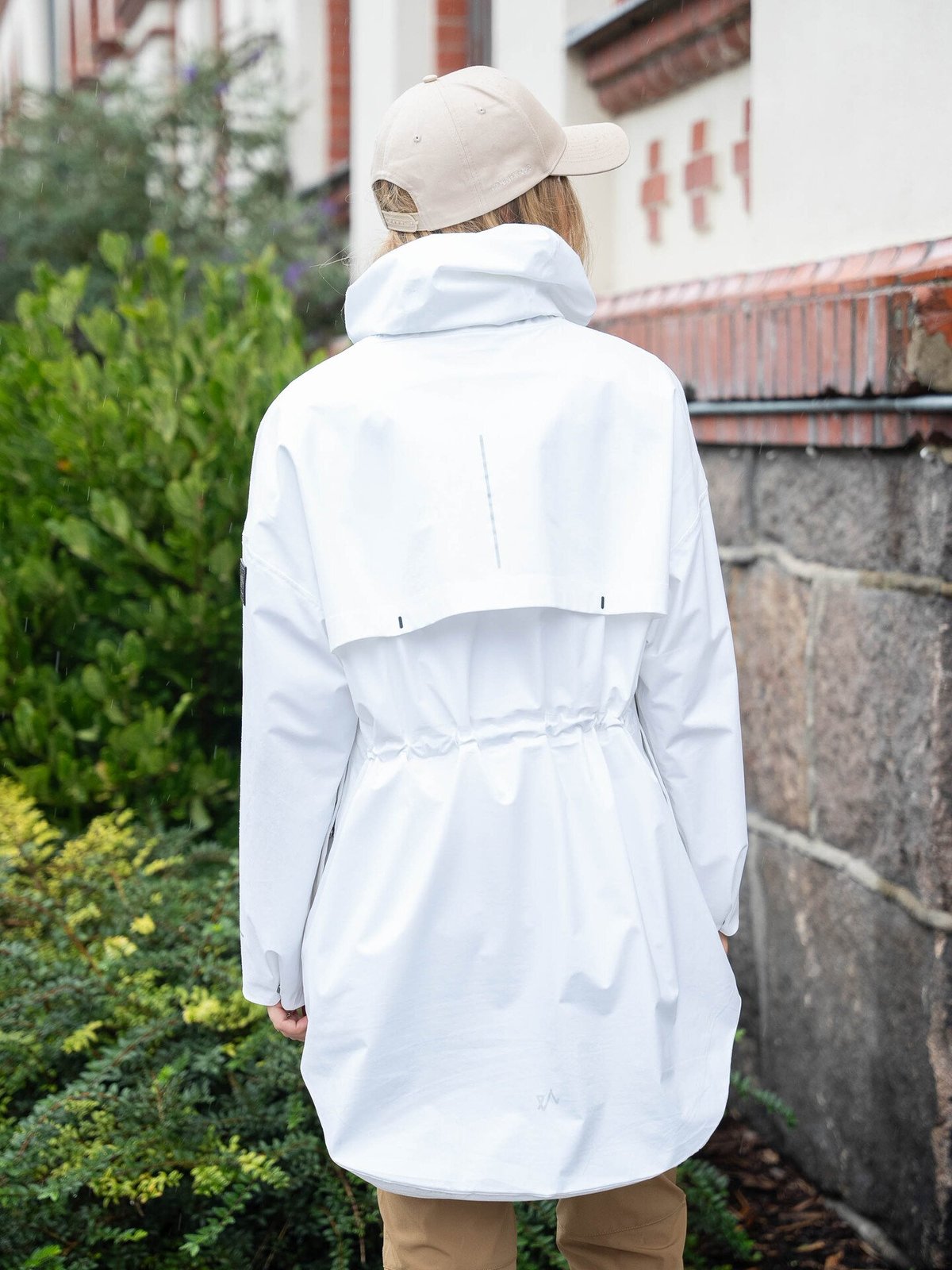 Twentyfour Mode Cape Hvit