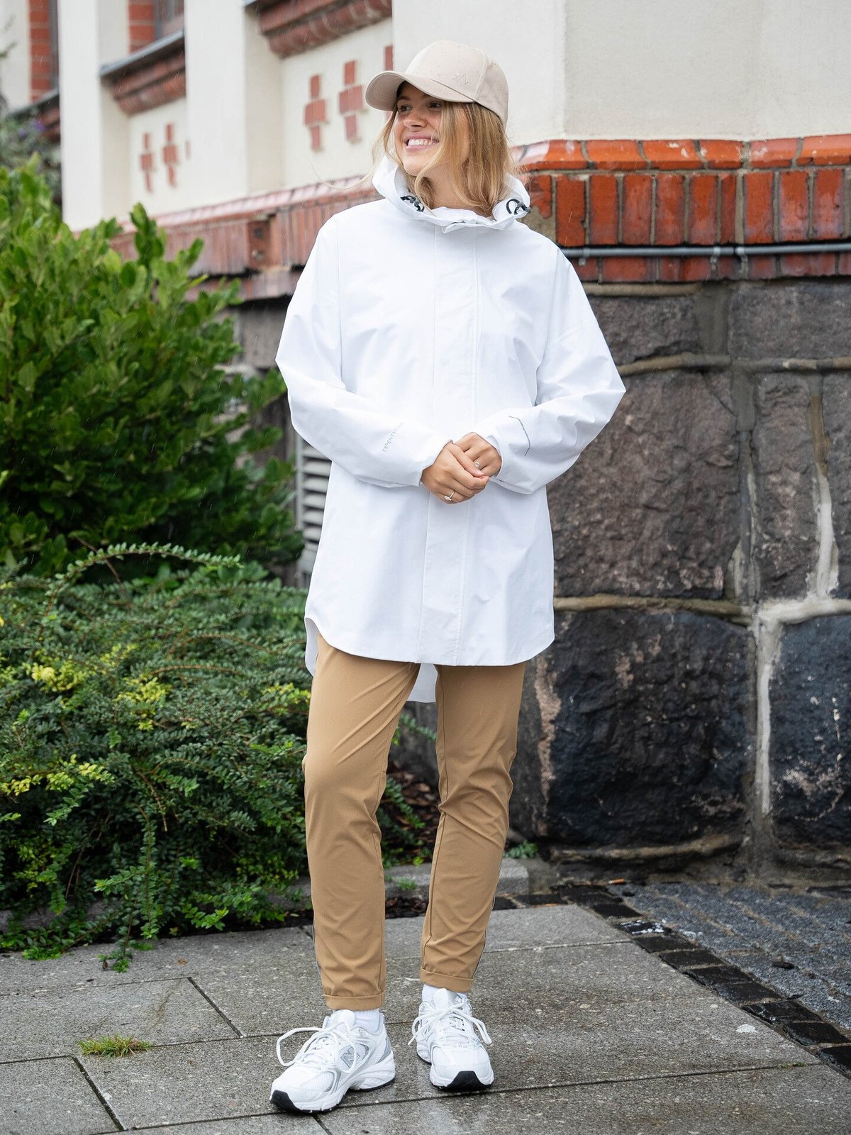 Twentyfour Mode Cape Hvit