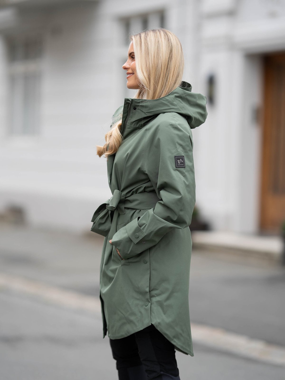 Twentyfour Mode Insulated Cape Furu