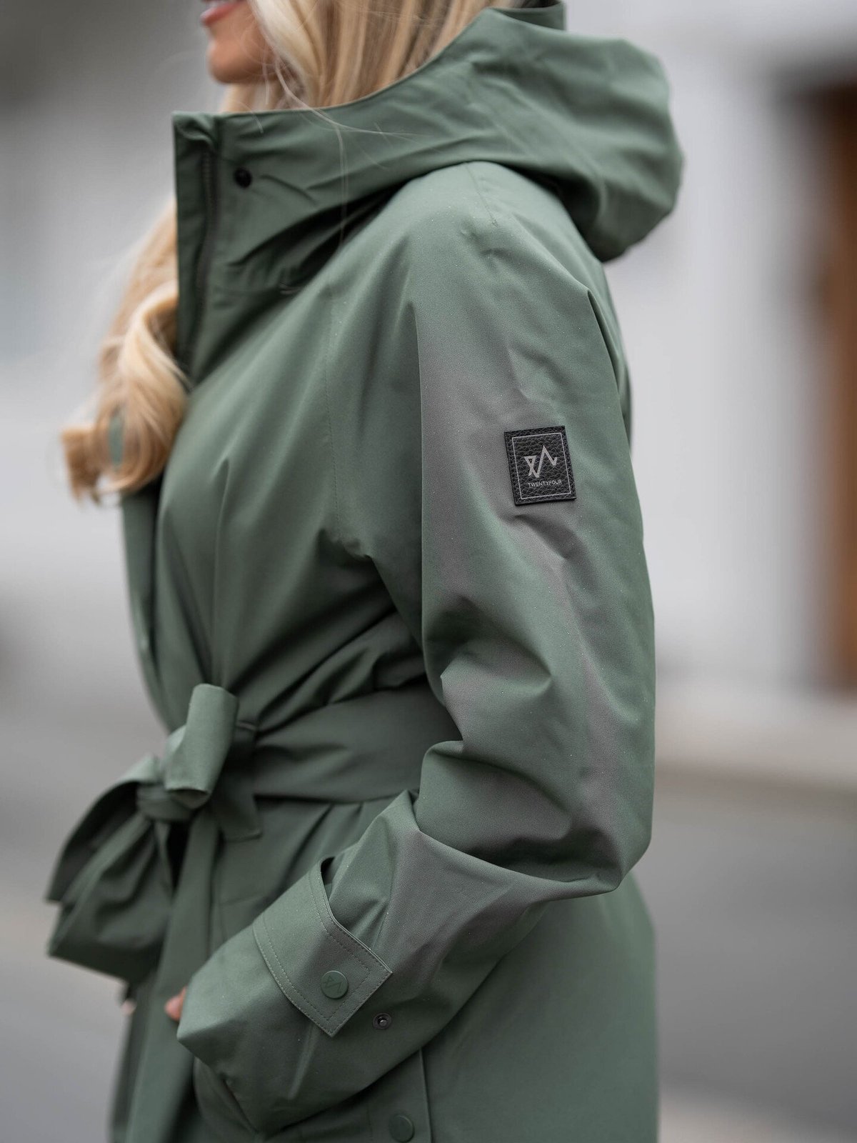 Twentyfour Mode Insulated Cape Furu