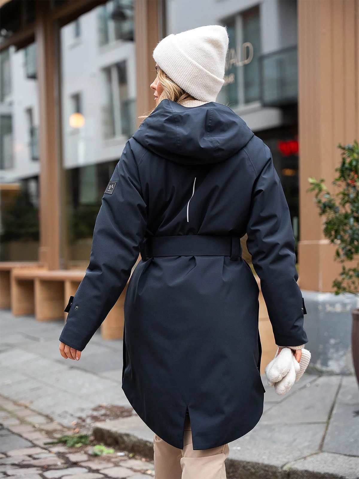 Twentyfour Mode Insulated Cape Sort