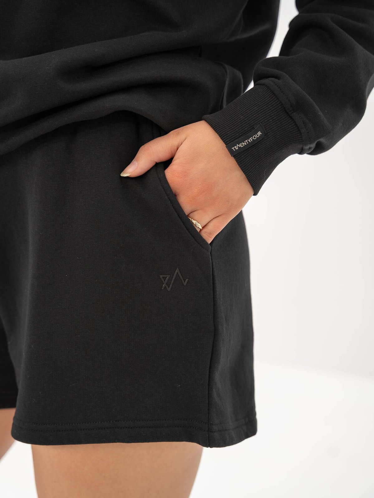 Twentyfour & Sweater Sort