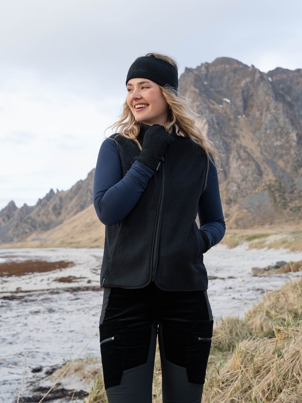 Twentyfour Aurora Pile Vest Sort