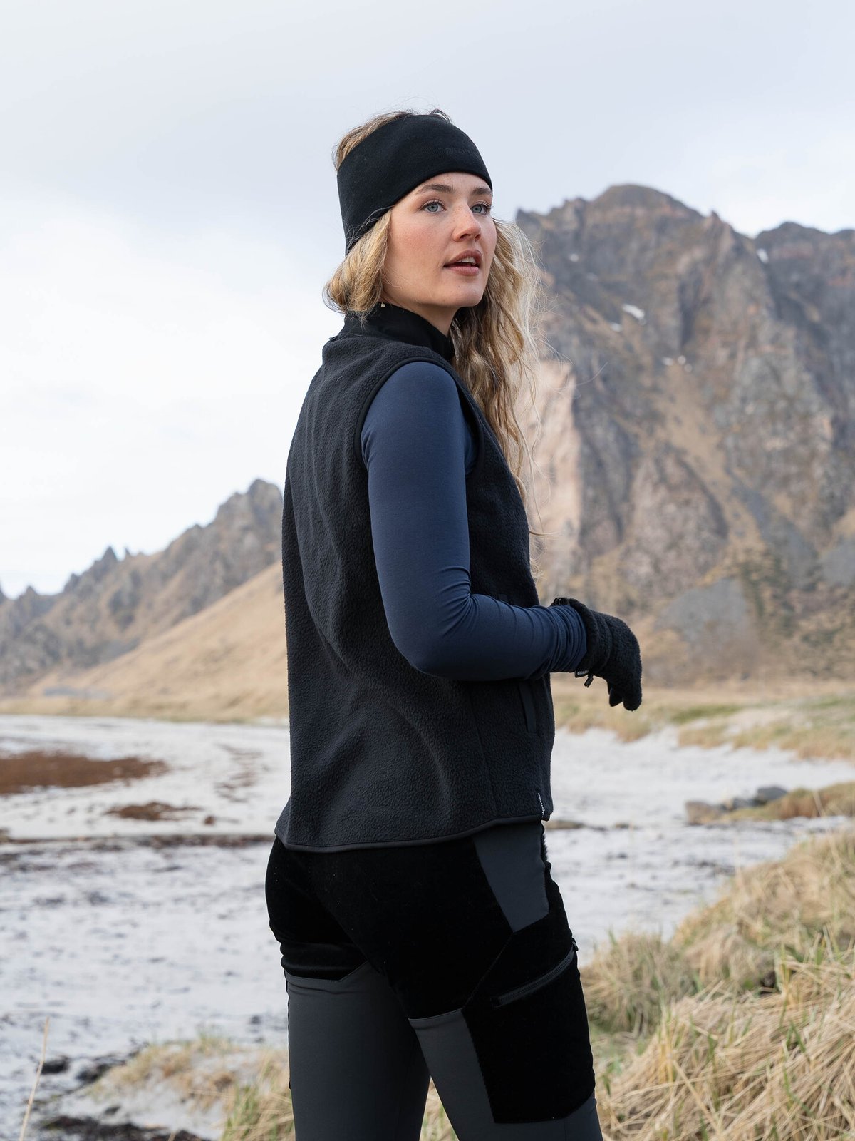 Twentyfour Aurora Pile Vest Sort