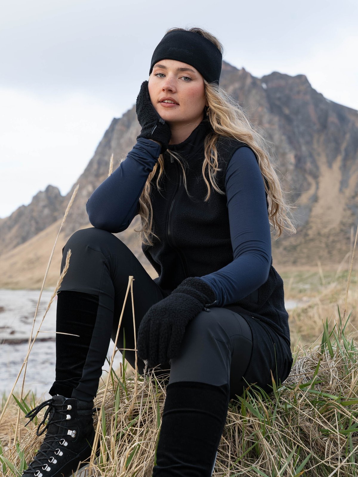 Twentyfour Aurora Pile Vest Sort