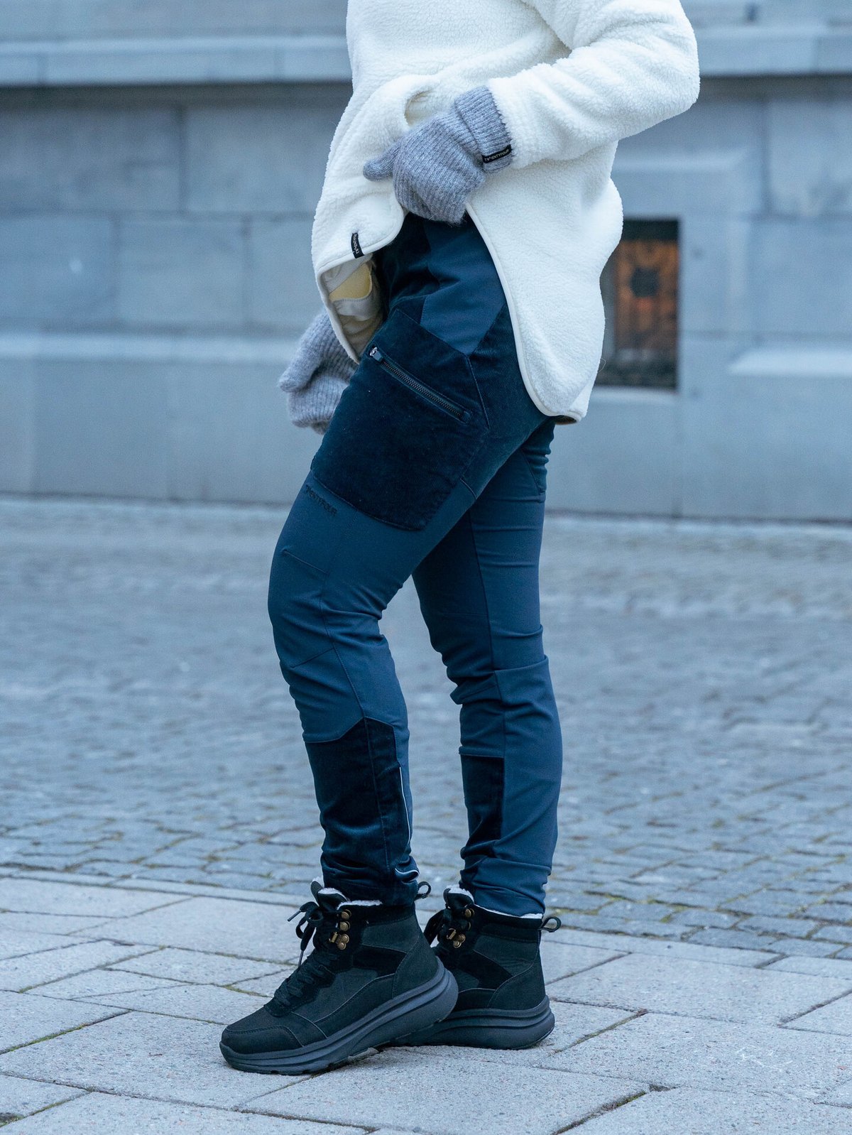 Twentyfour Aurora Shape Cordbukse Marine