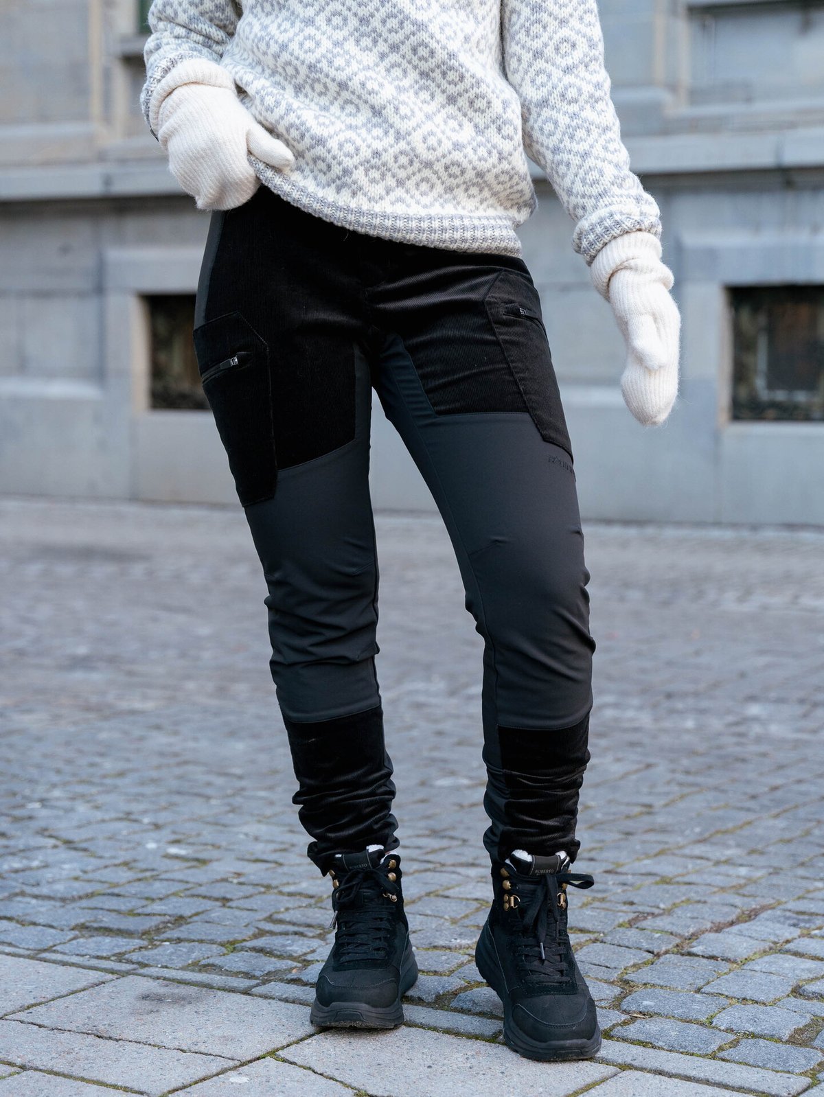 Twentyfour Aurora Shape Cordbukse Sort