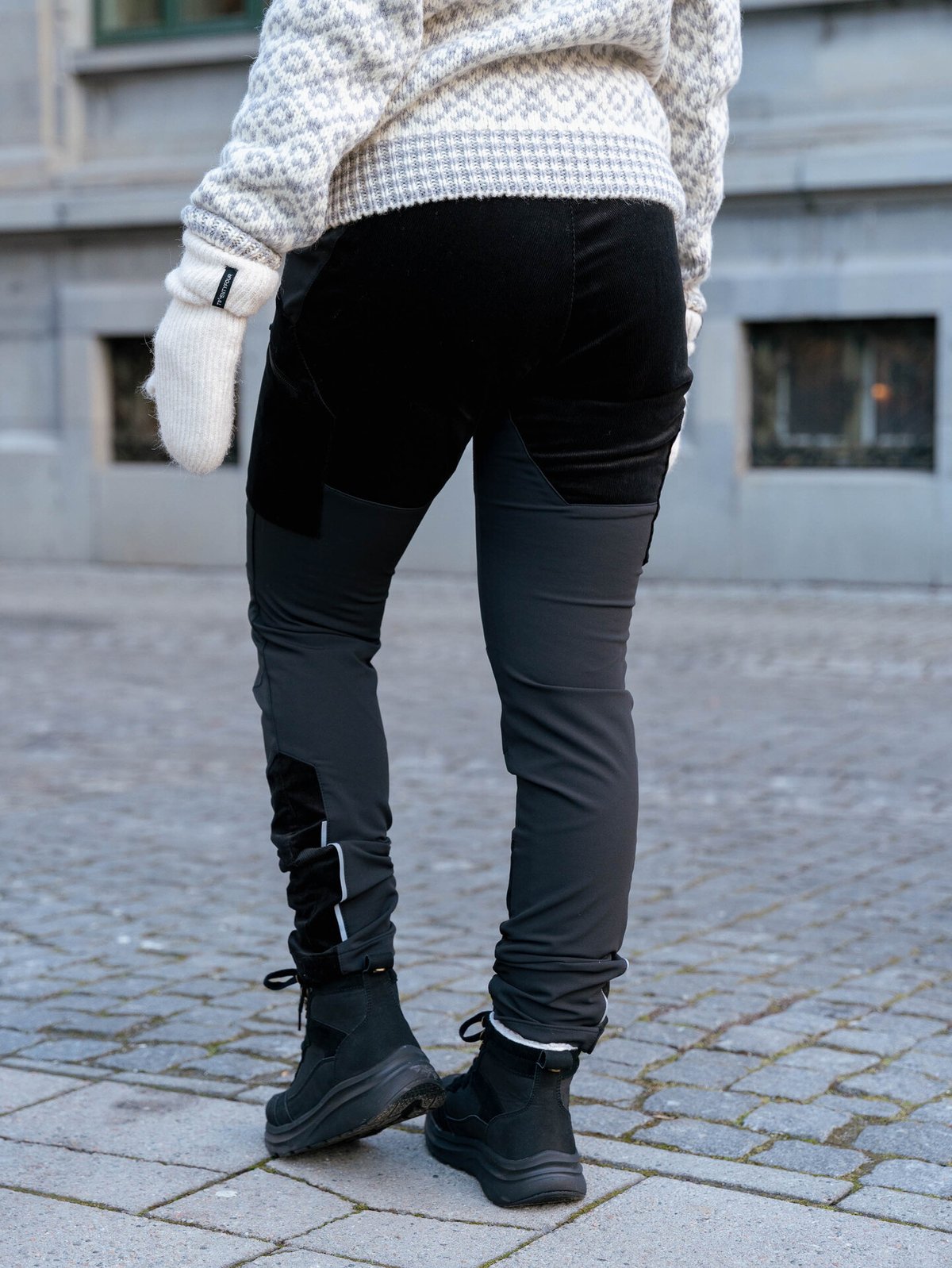 Twentyfour Aurora Shape Cordbukse Sort