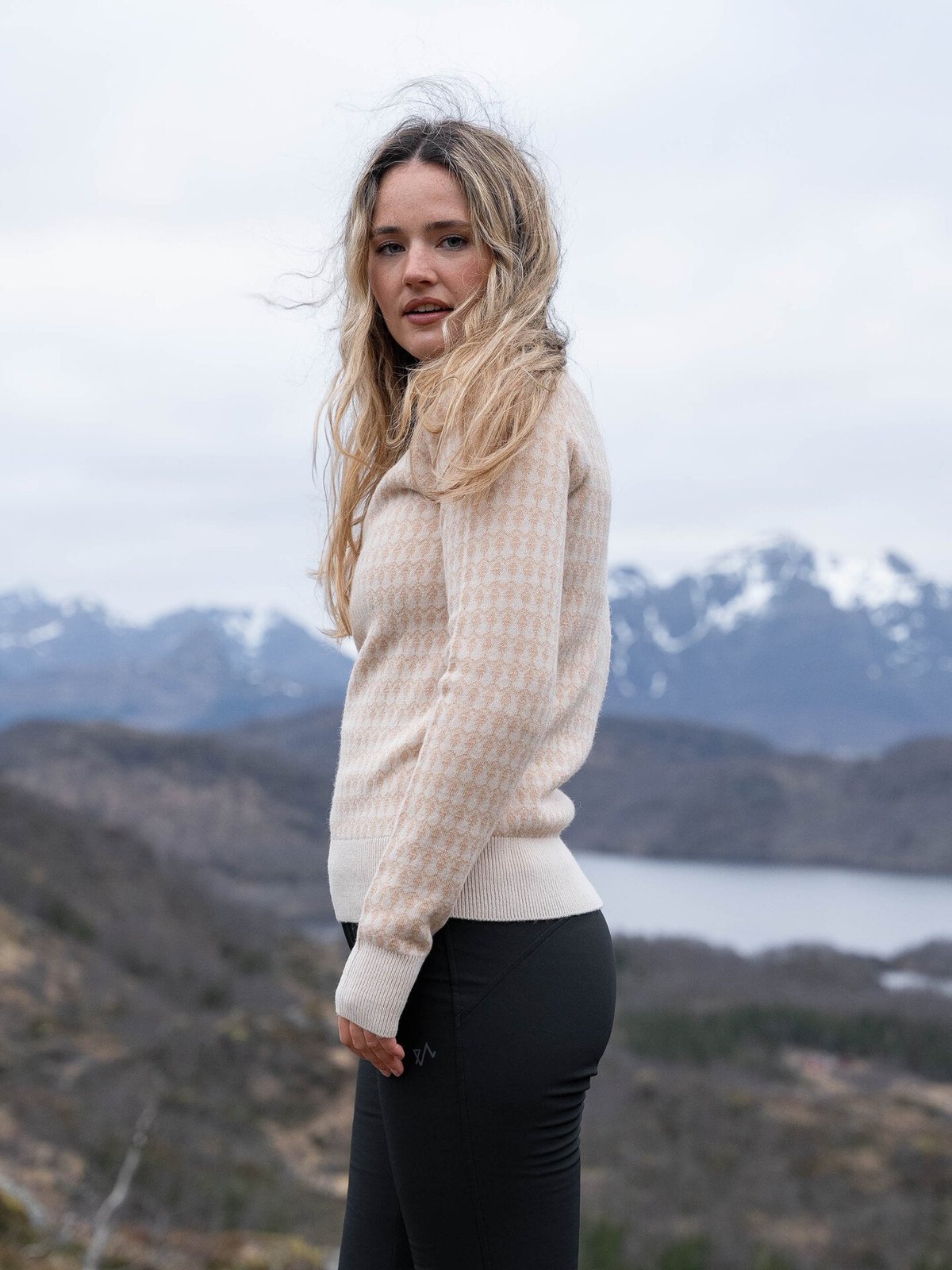 Twentyfour Aurora Ullgenser Sand