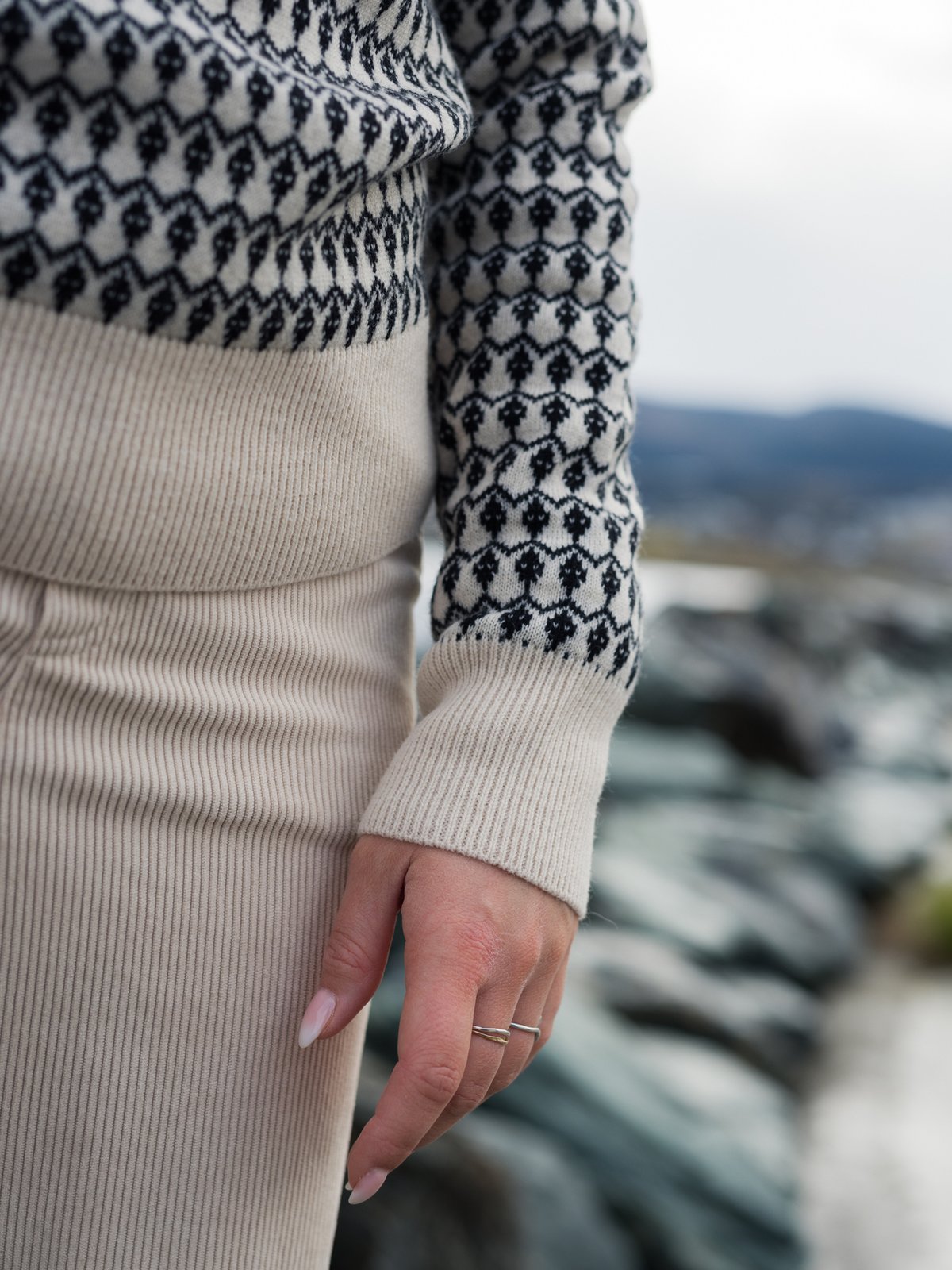 Twentyfour Aurora Ullgenser Sort