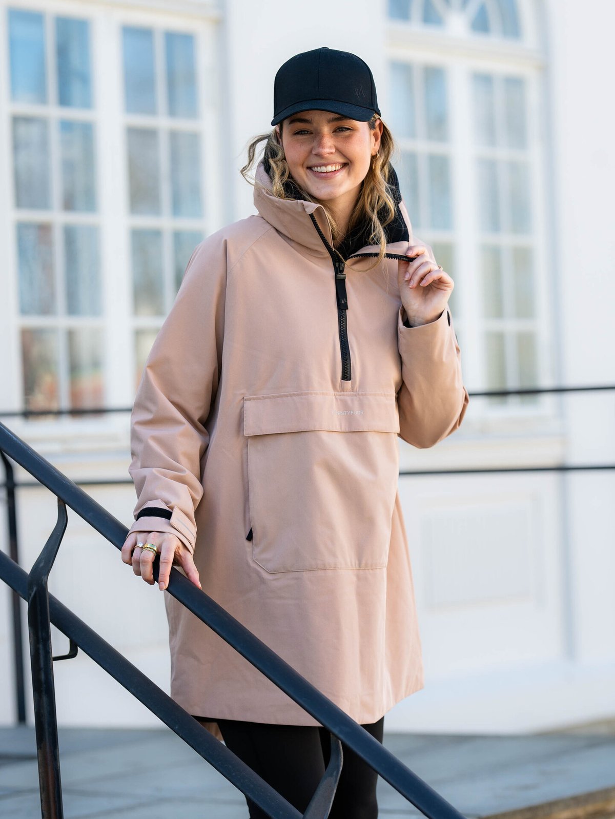 Twentyfour Mode Insulation Poncho Mørk Beige