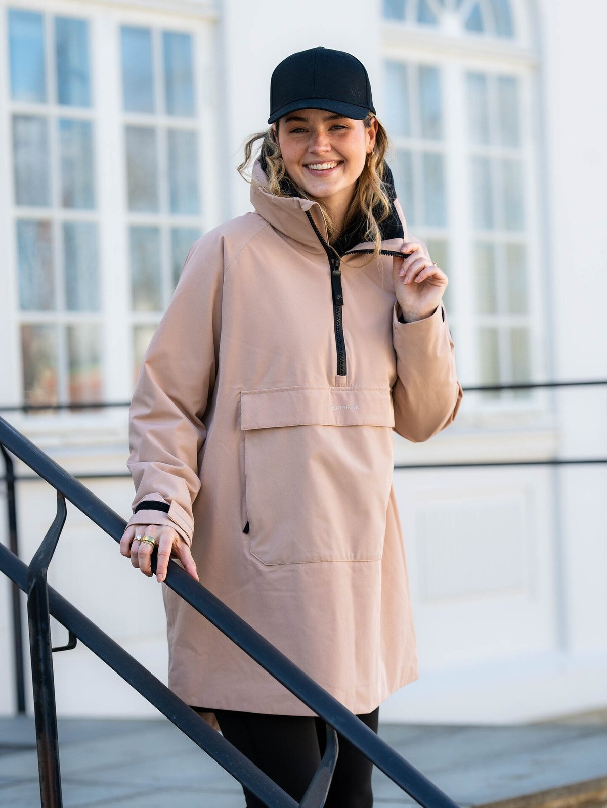 Twentyfour Mode Insulation Poncho Mørk Beige