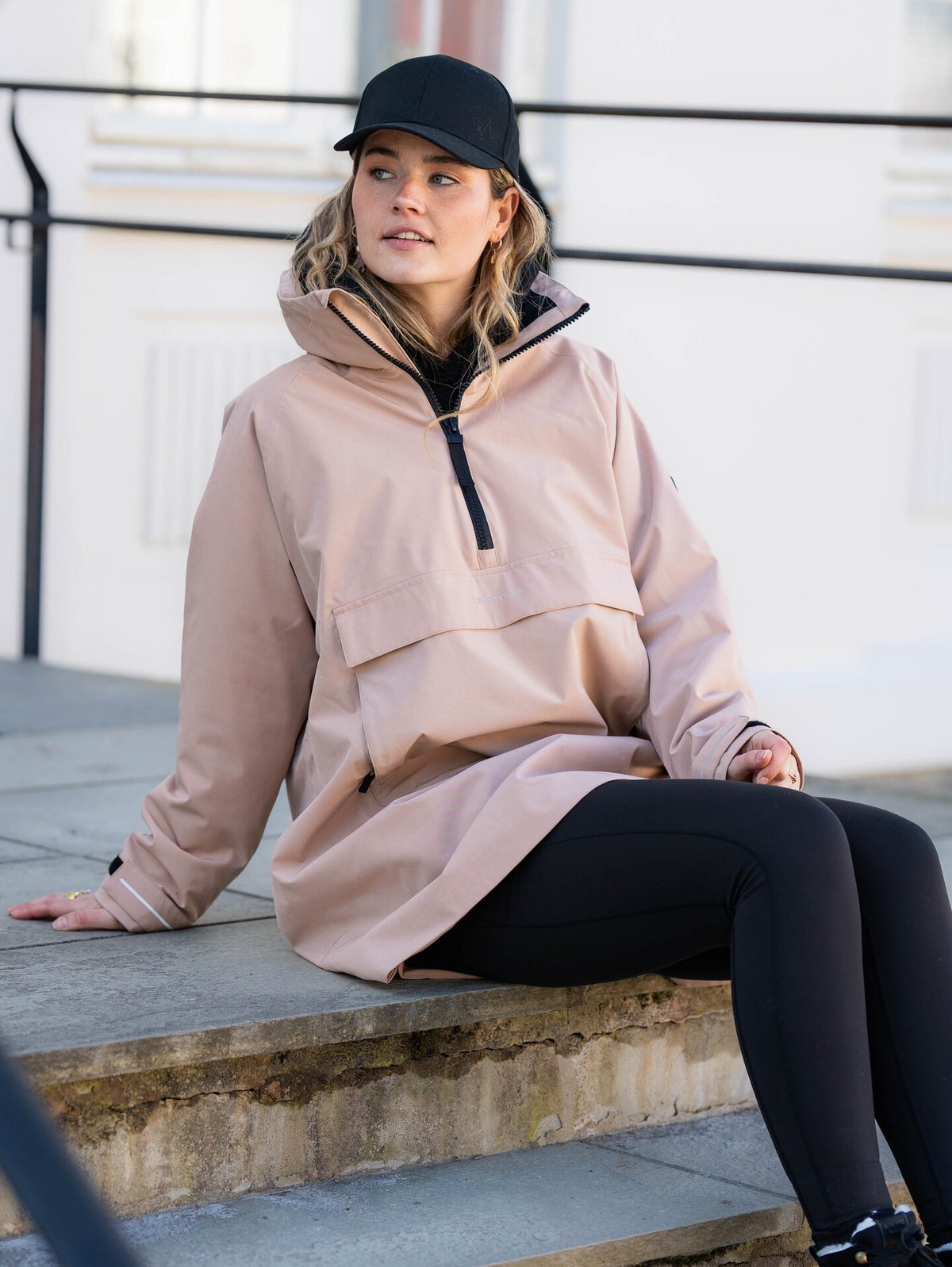 Twentyfour Mode Insulation Poncho Mørk Beige