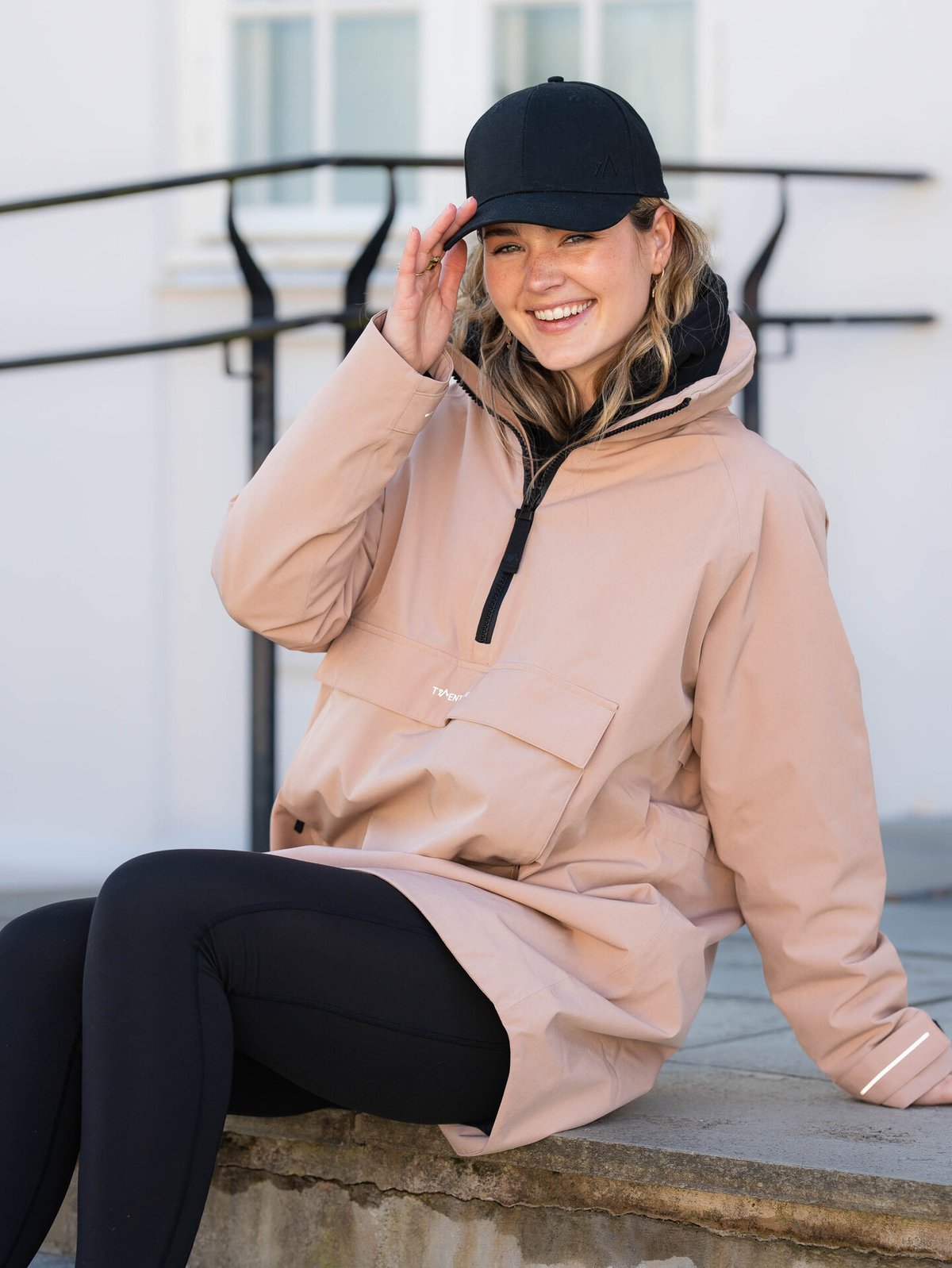 Twentyfour Mode Insulation Poncho Mørk Beige