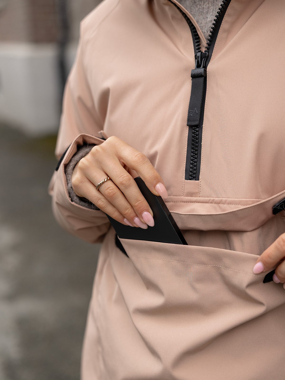 Twentyfour Mode Insulation Poncho Mørk Beige