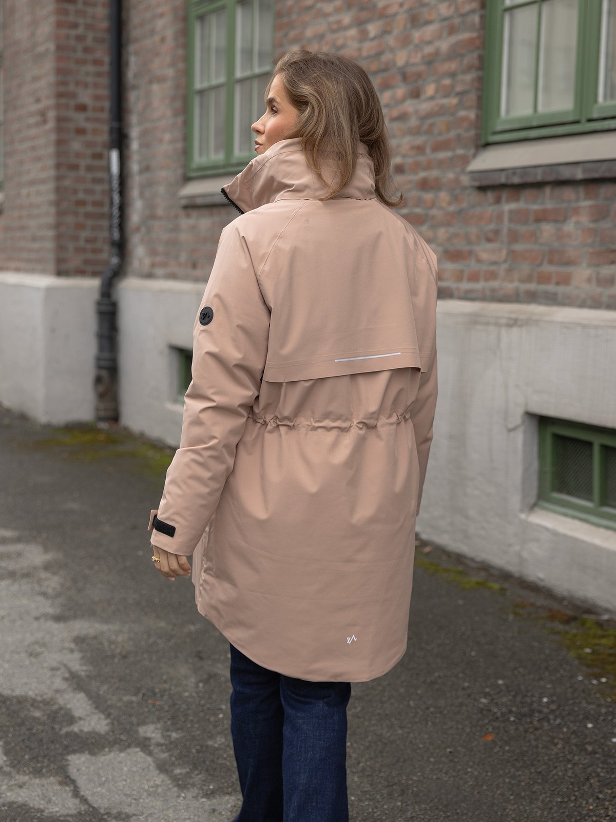 Twentyfour Mode Insulation Poncho Mørk Beige