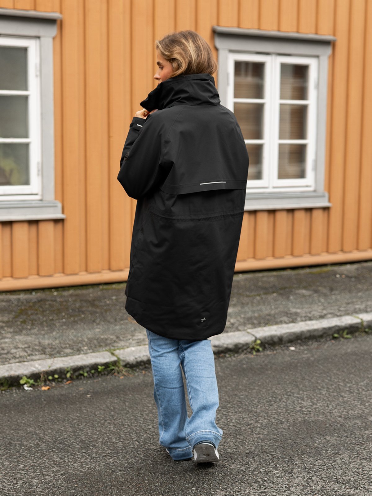 Twentyfour Mode Insulation Poncho Sort