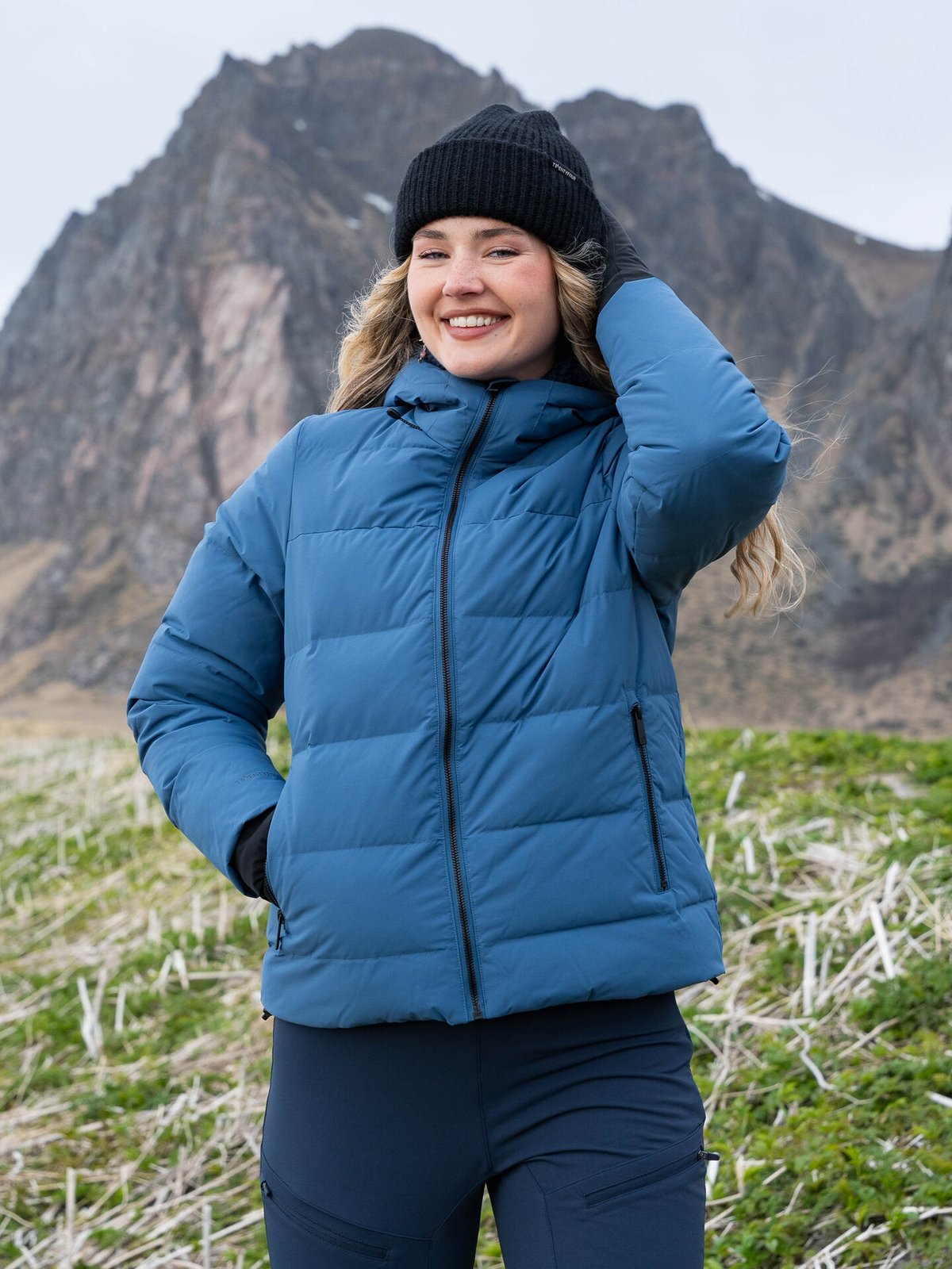 Twentyfour Mode Ari Lue Sort