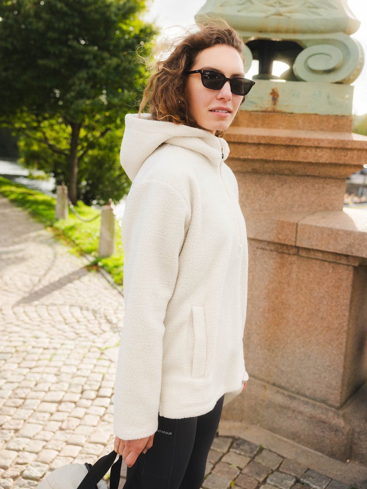 Twentyfour Mode Pile Hood Half Zip Gråhvit