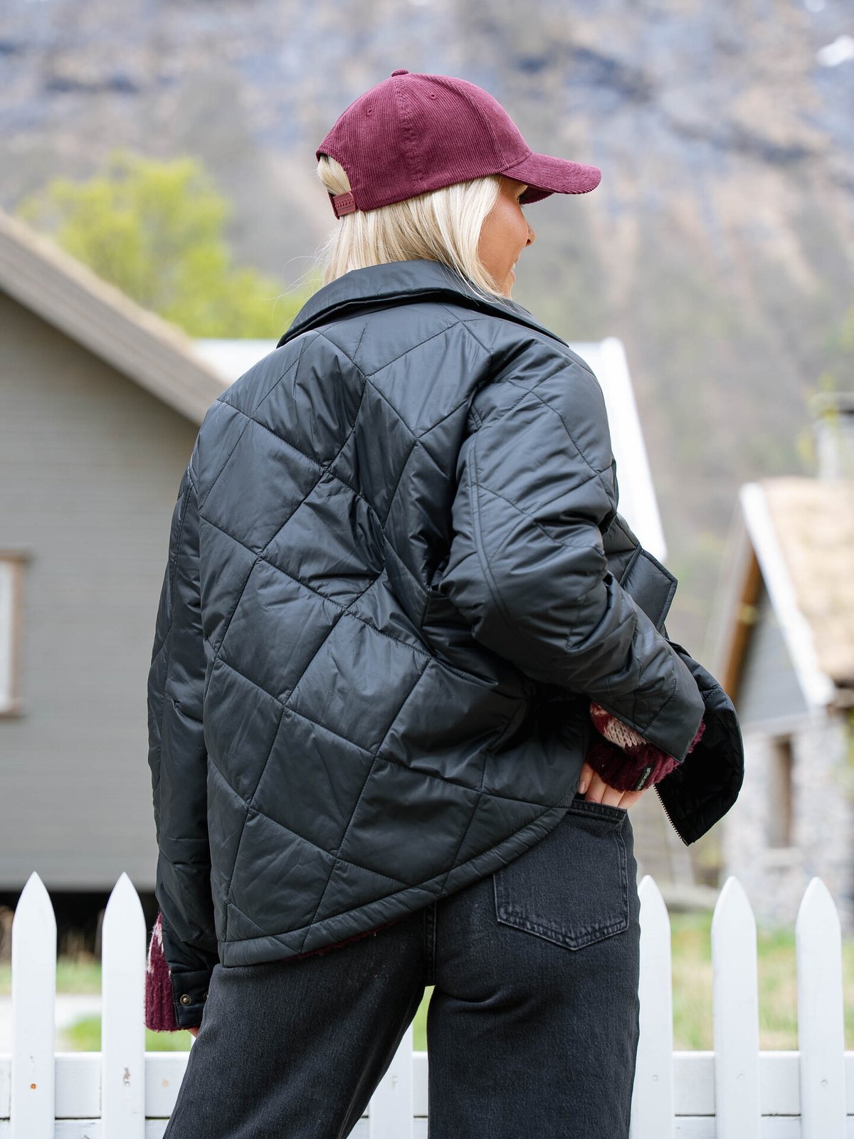 Twentyfour Mode Nora Quilted Jakke Sort