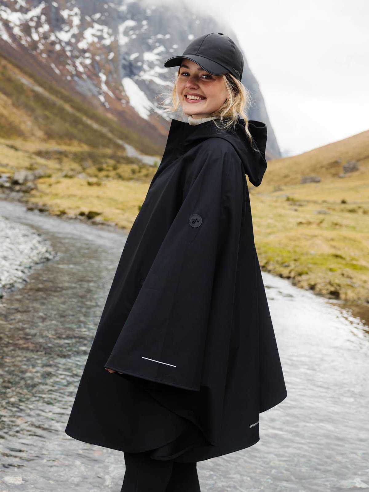 Twentyfour Mode Maya 3-Lags Poncho Sort