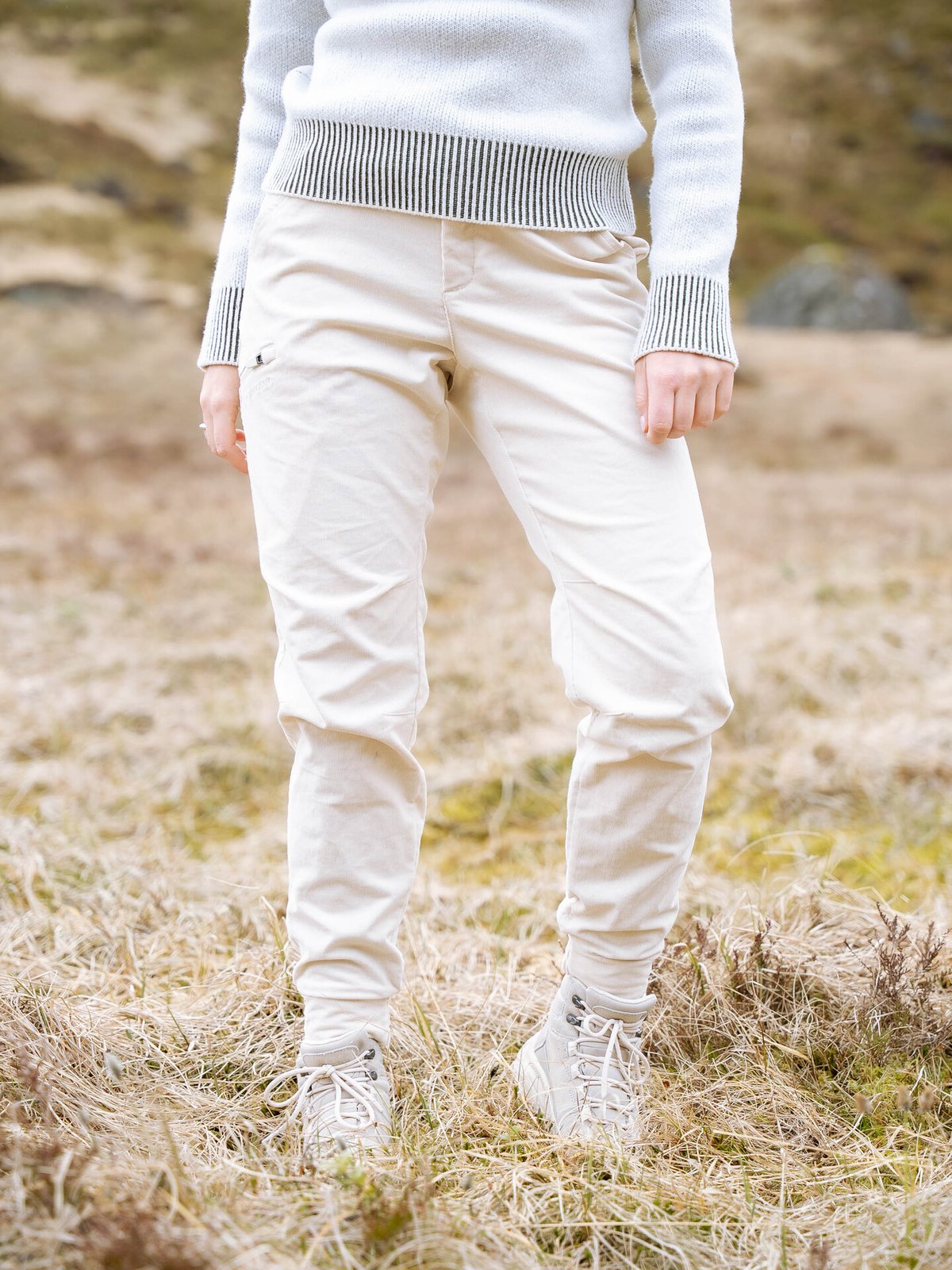 Twentyfour Aurora Cordbukse Gråhvit