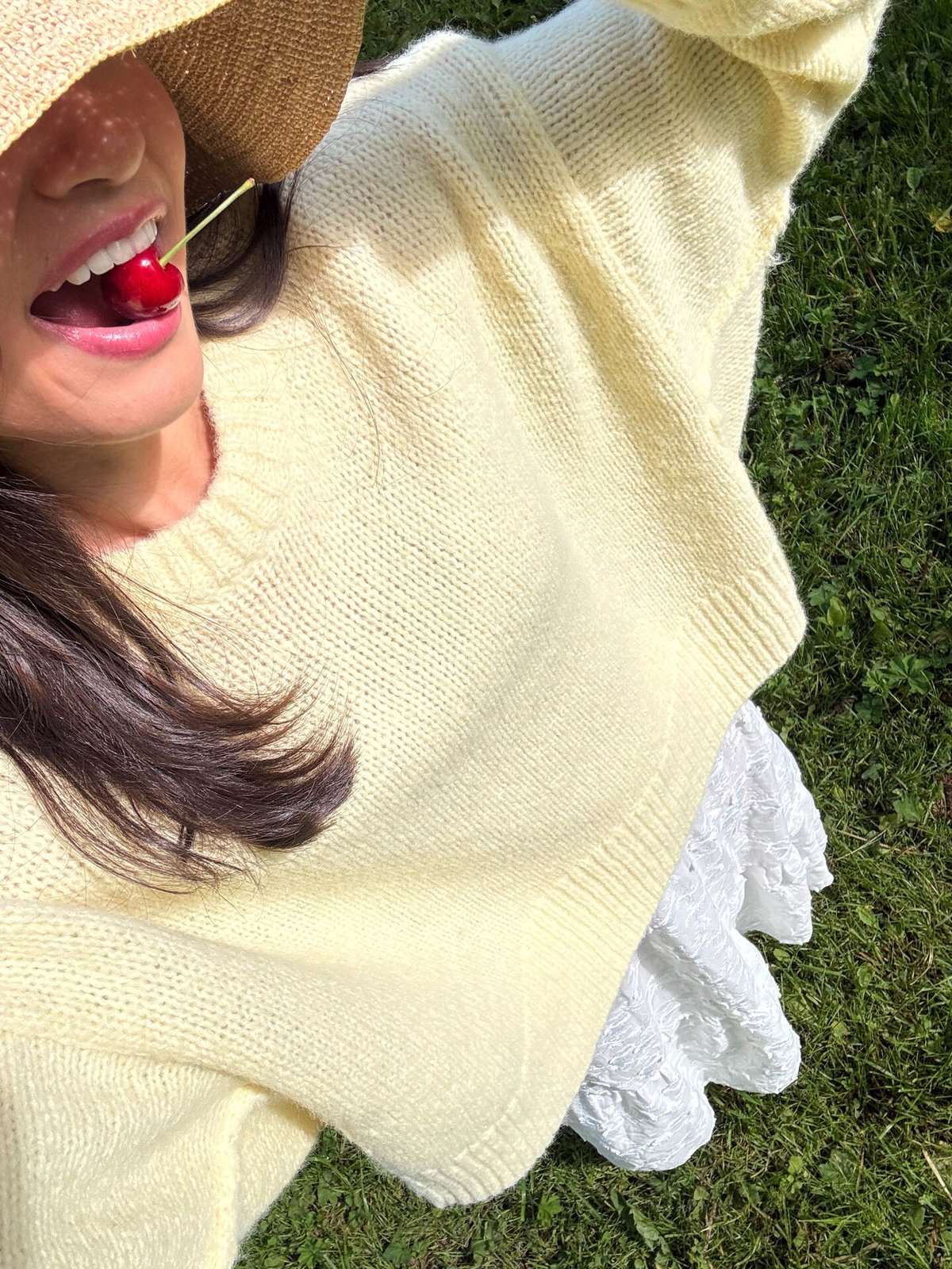 Topshop Ultimate Long Sleeve O-Neck Pullover Eggnog