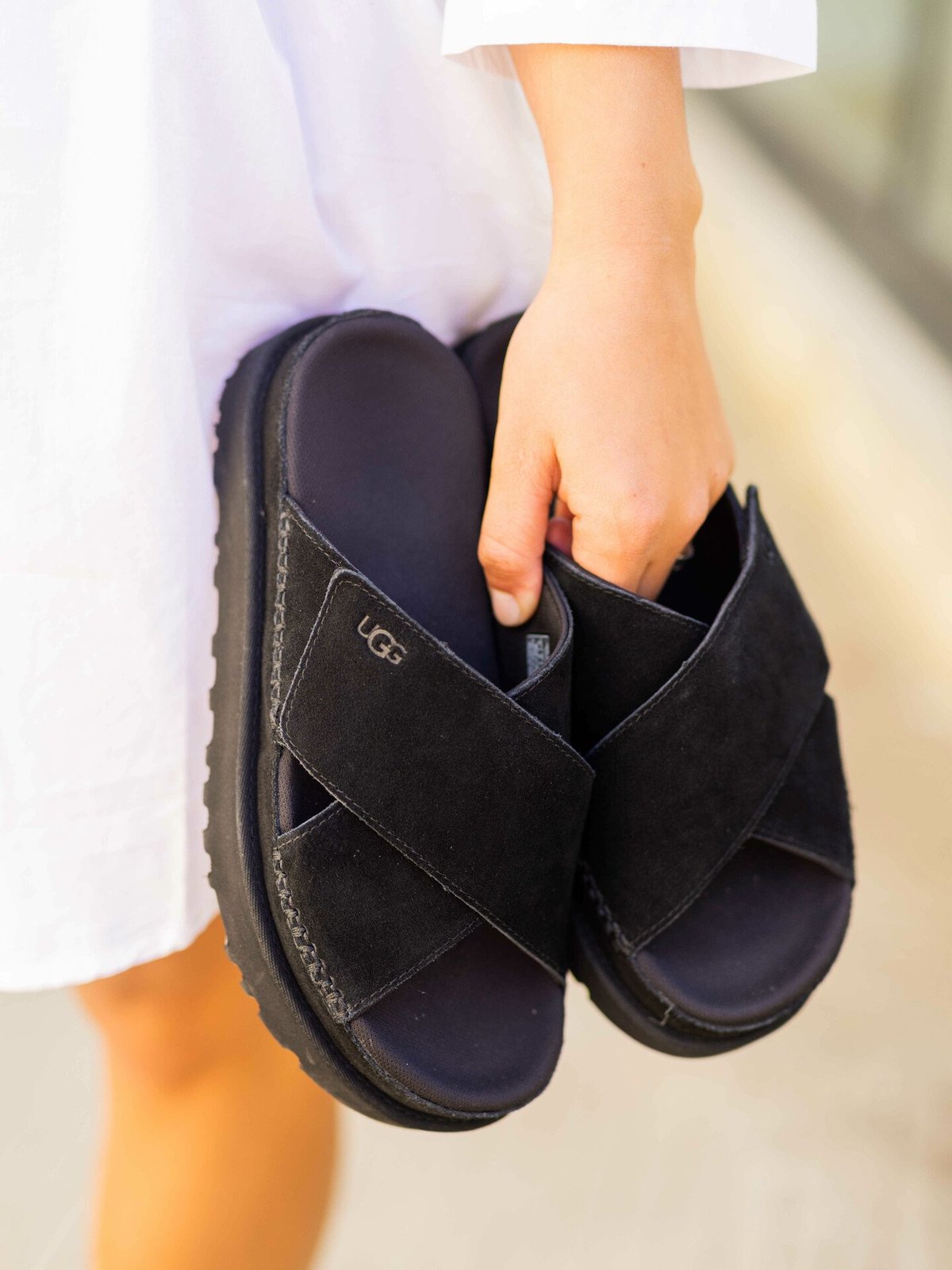 UGG Goldenstar Cross Black