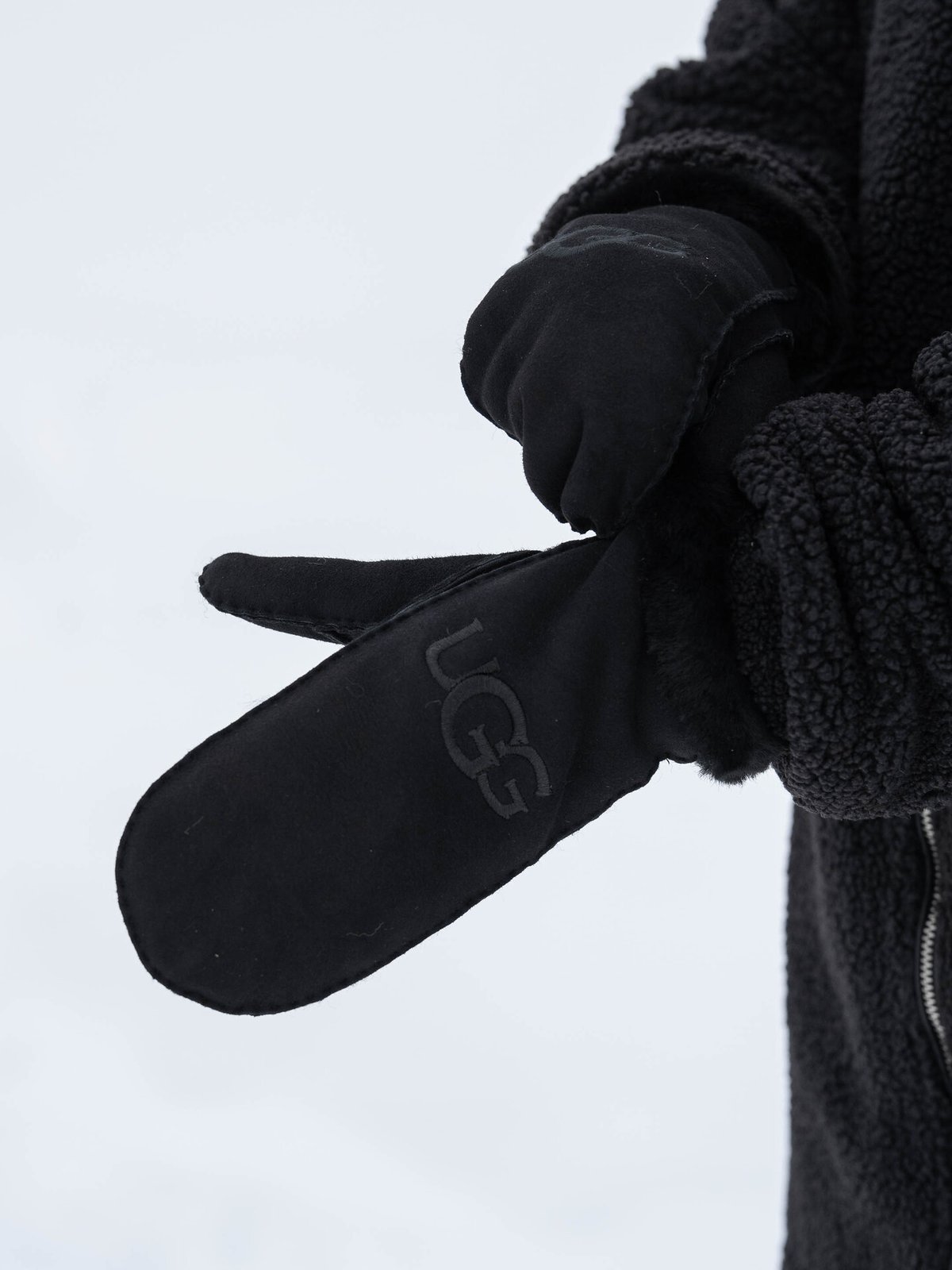 UGG Womens Sheepskin Emb Mitten Black