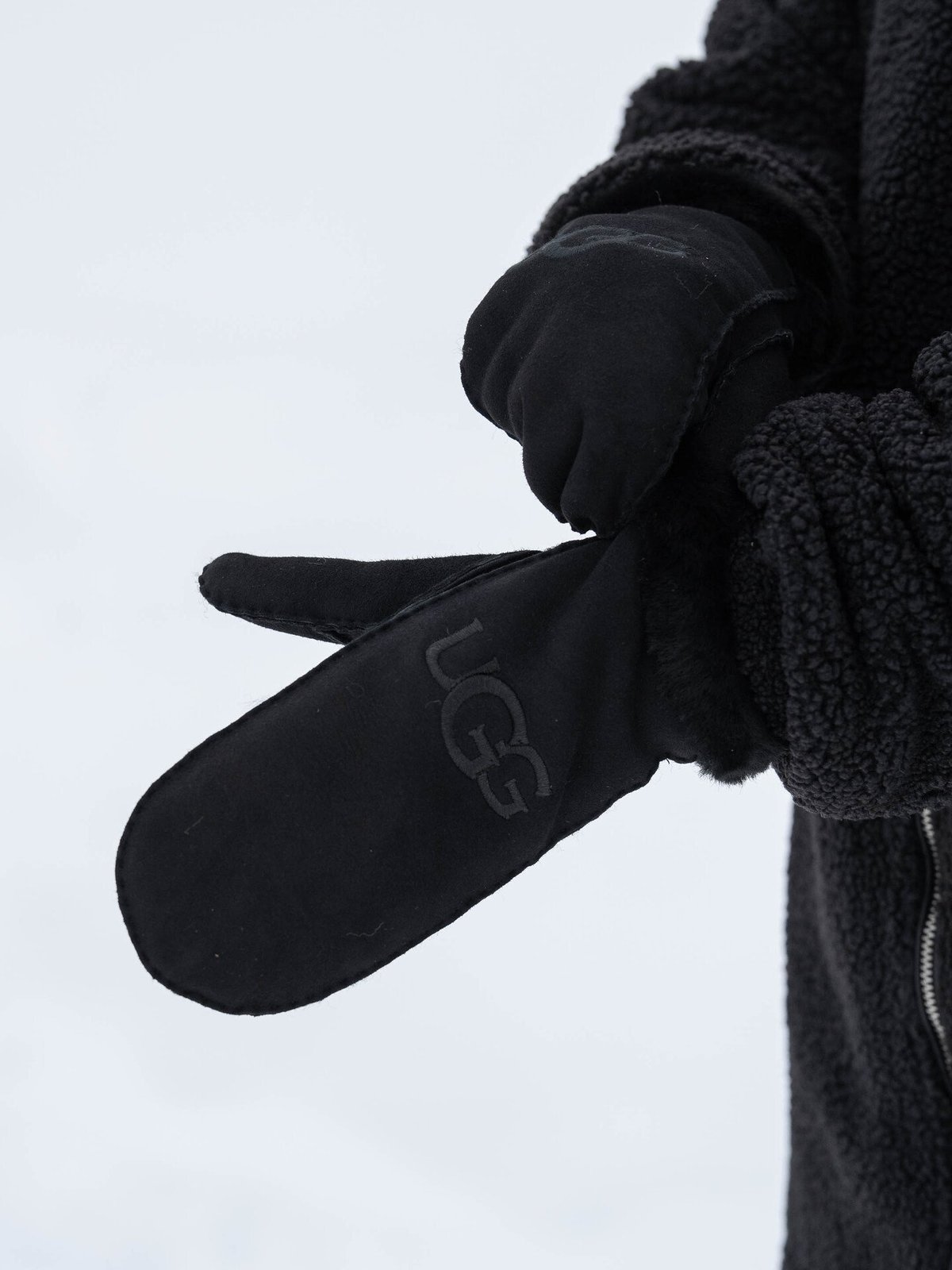 UGG Womens Sheepskin Emb Mitten Black