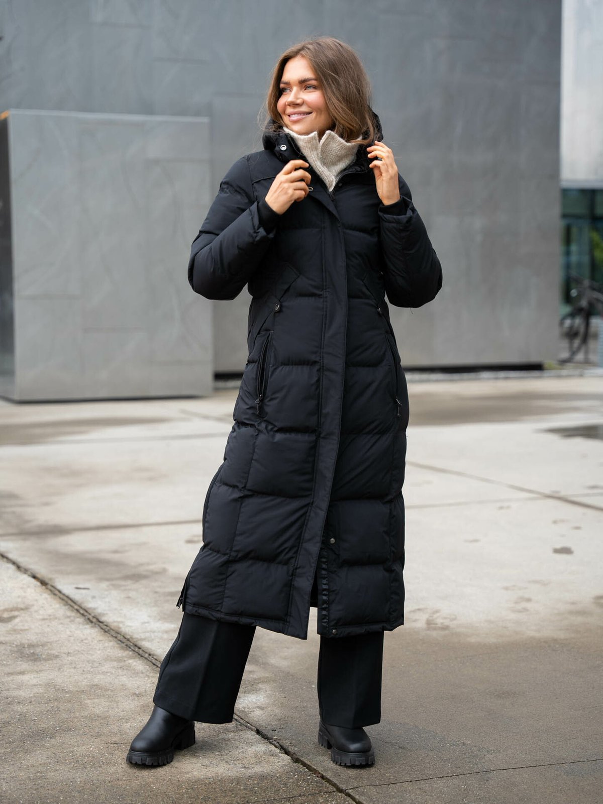 Urban Pioneers Liv Coat Black