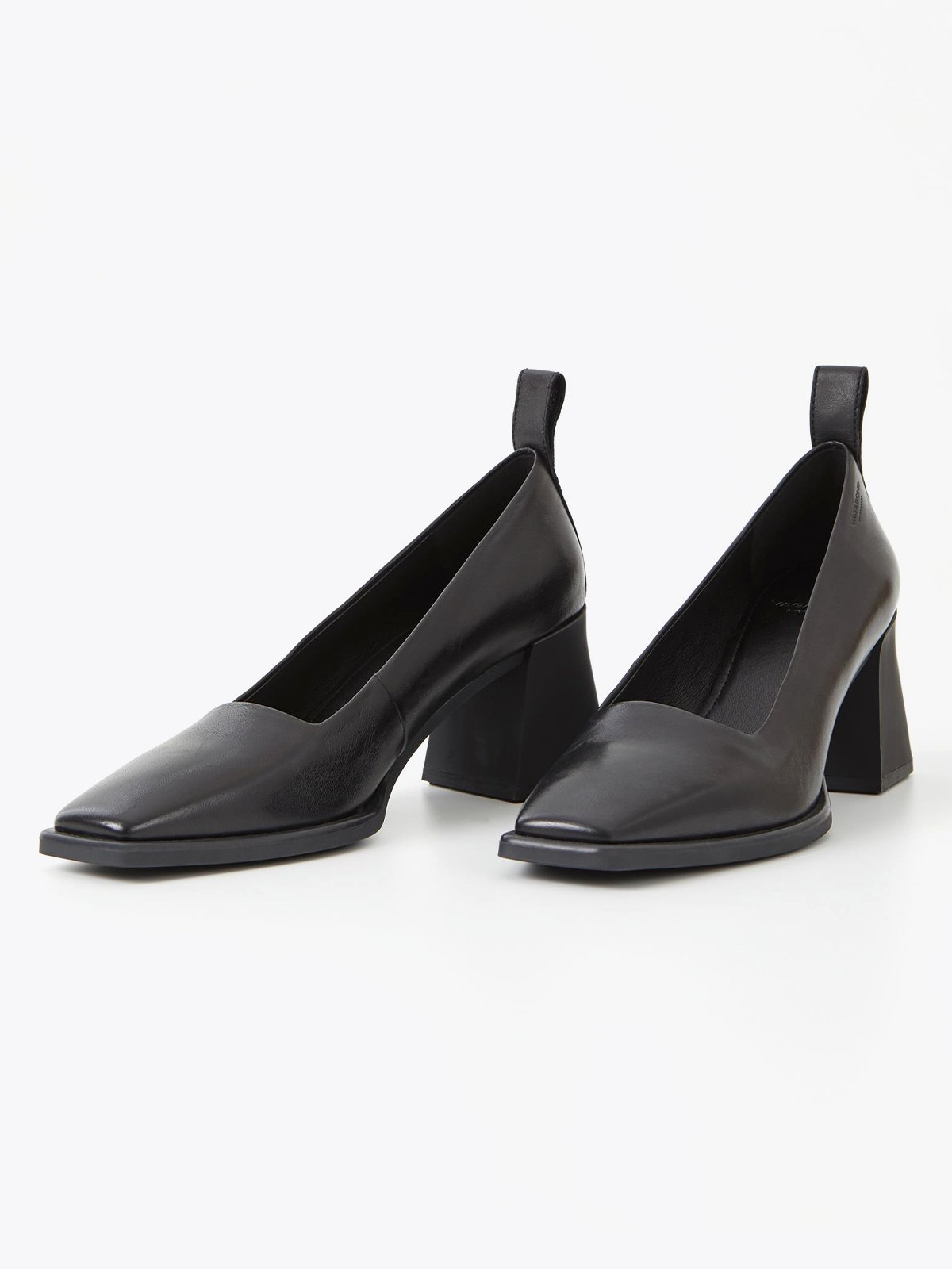 Vagabond Hedda Black