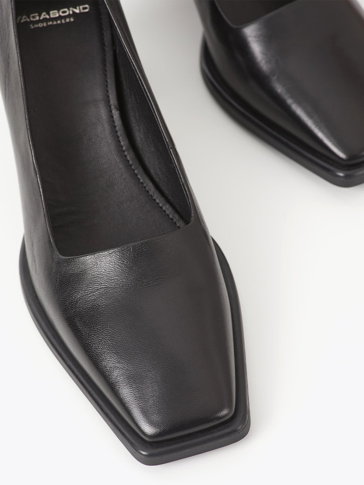 Vagabond Hedda Black