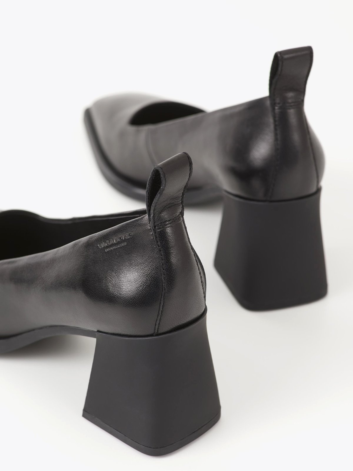 Vagabond Hedda Black