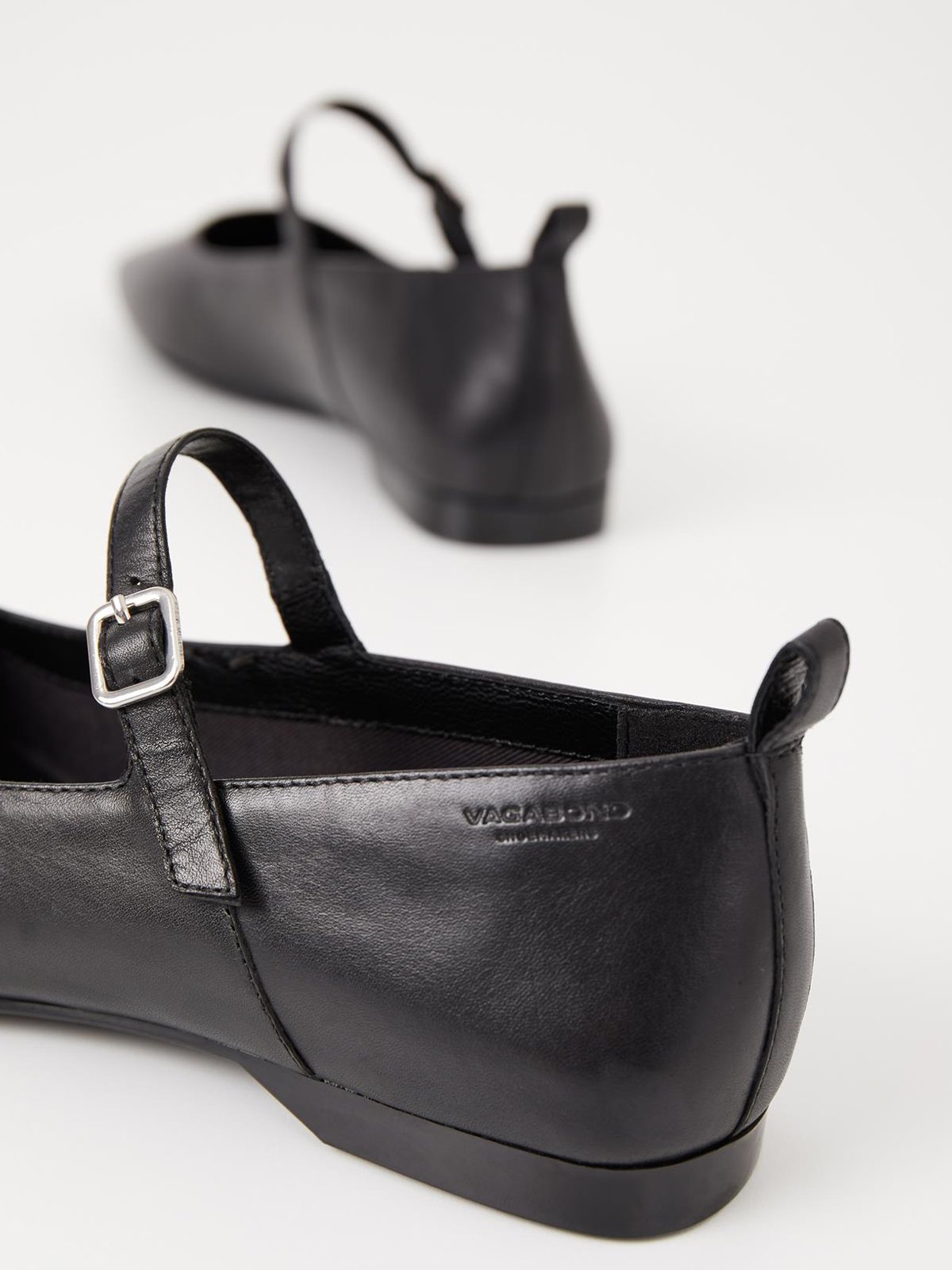 Vagabond Delia Black