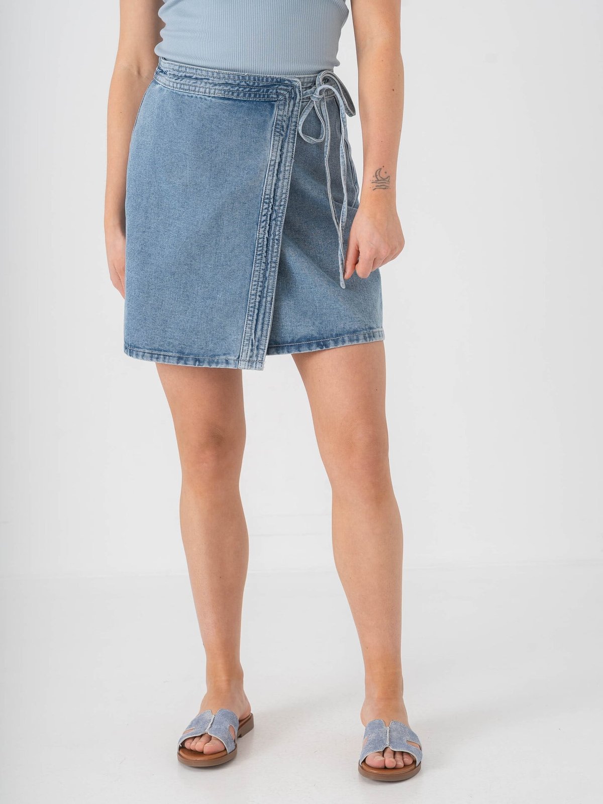 Vero Moda Liza Mid Rise Short Denim Wrap Skirt Medium Blue Denim