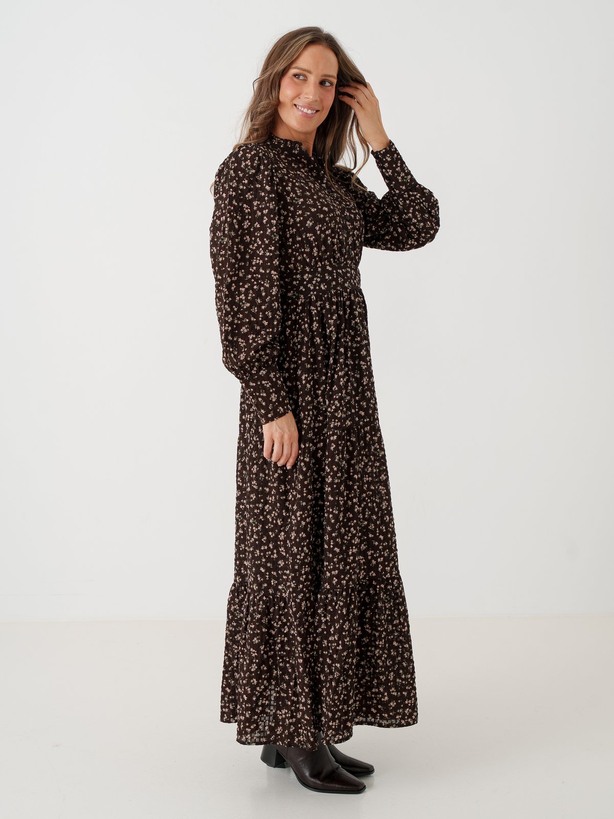 Vero Moda Aware Noelle Long Sleeve High Neck Ankle Dress Brun