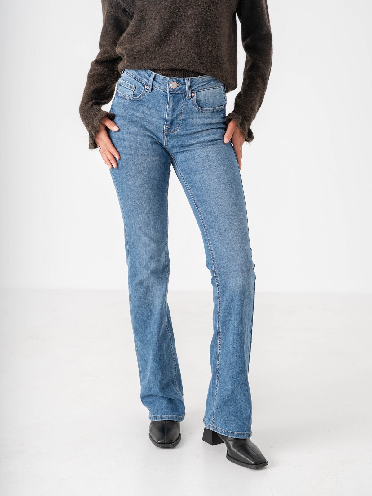 Vero Moda Flash Flared Pocket Jeans Medium Blue Denim