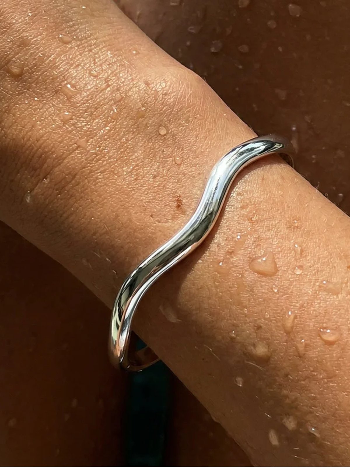 Who Is She Wavy Bangle Silver Silver